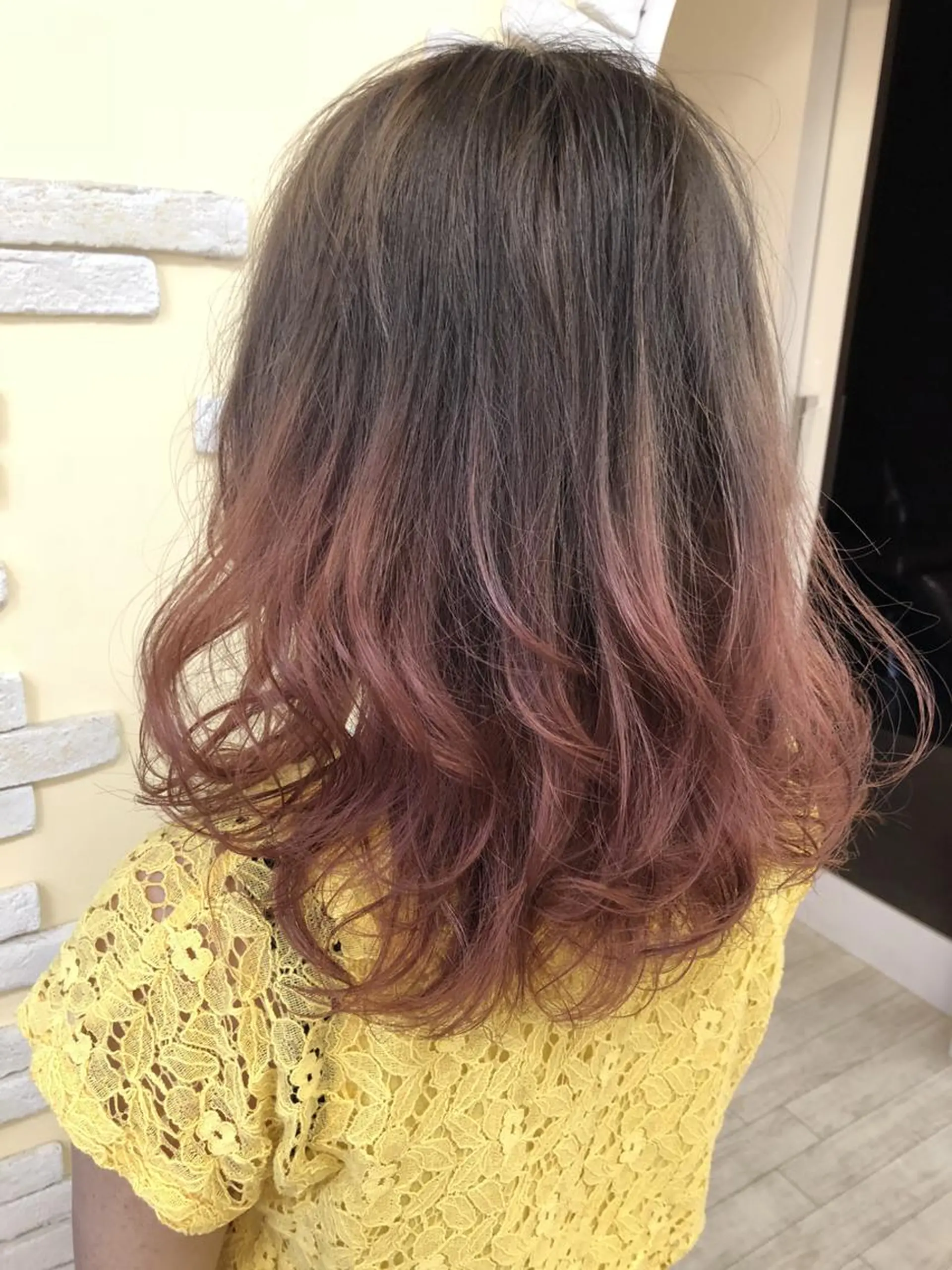 セミロング カラー 🌟イメチェン美容師 🌟清水 大輝のヘアスタイル