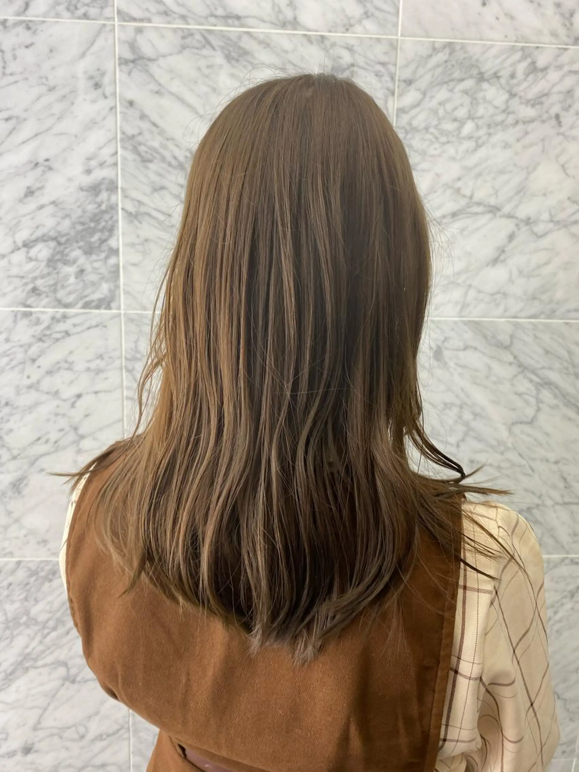 ロング カラー アッシュ アッシュブラウン ブラウンカラー 透明感カラー ミディアムレイヤー 添田晃基のヘアスタイル