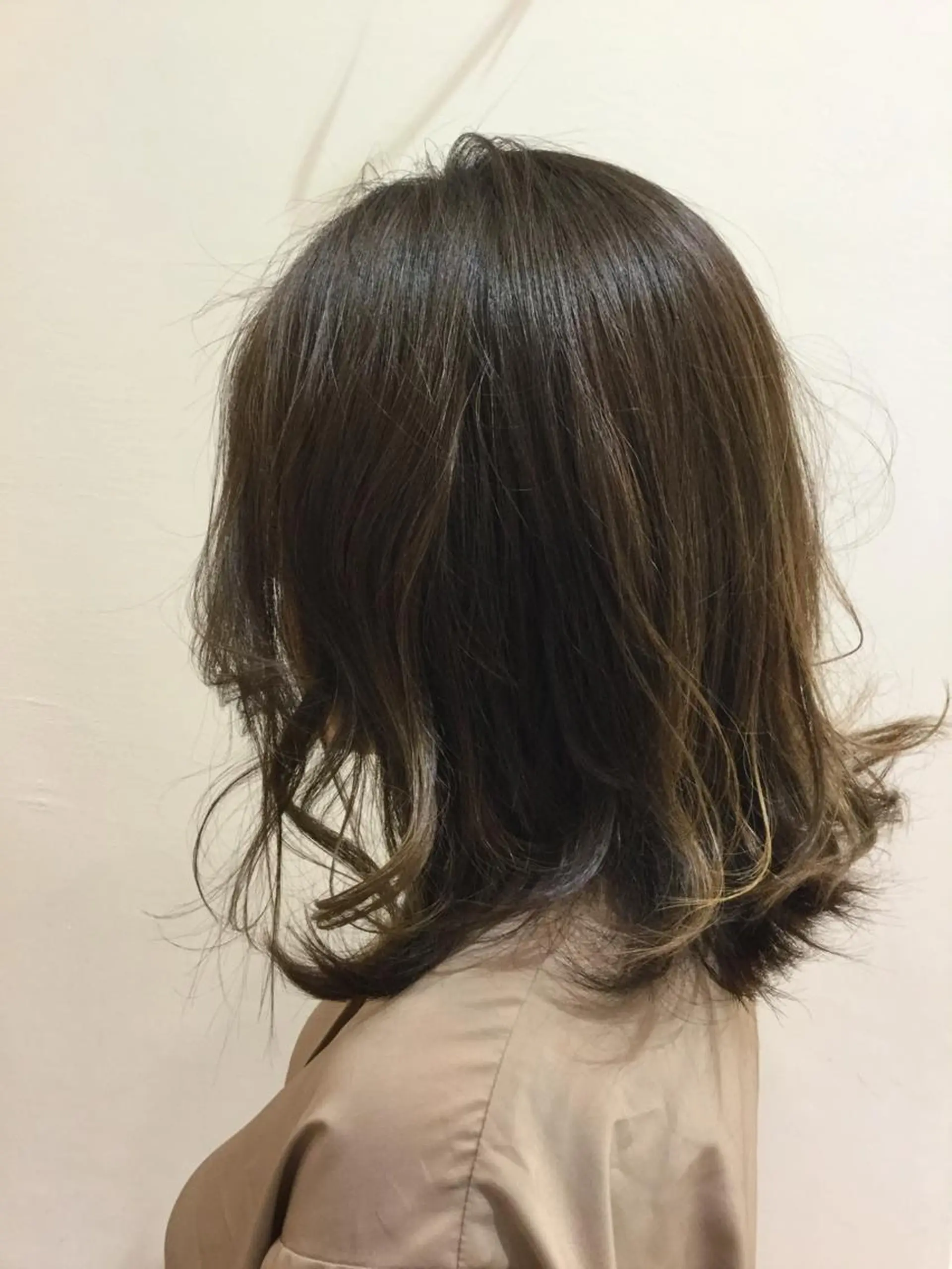 セミロング 外国人風カラー ハイライト カット ヘアカラー トリートメント マンツーマンサロンtuuli薬院店所属・庄嶋 彩香のヘアスタイル