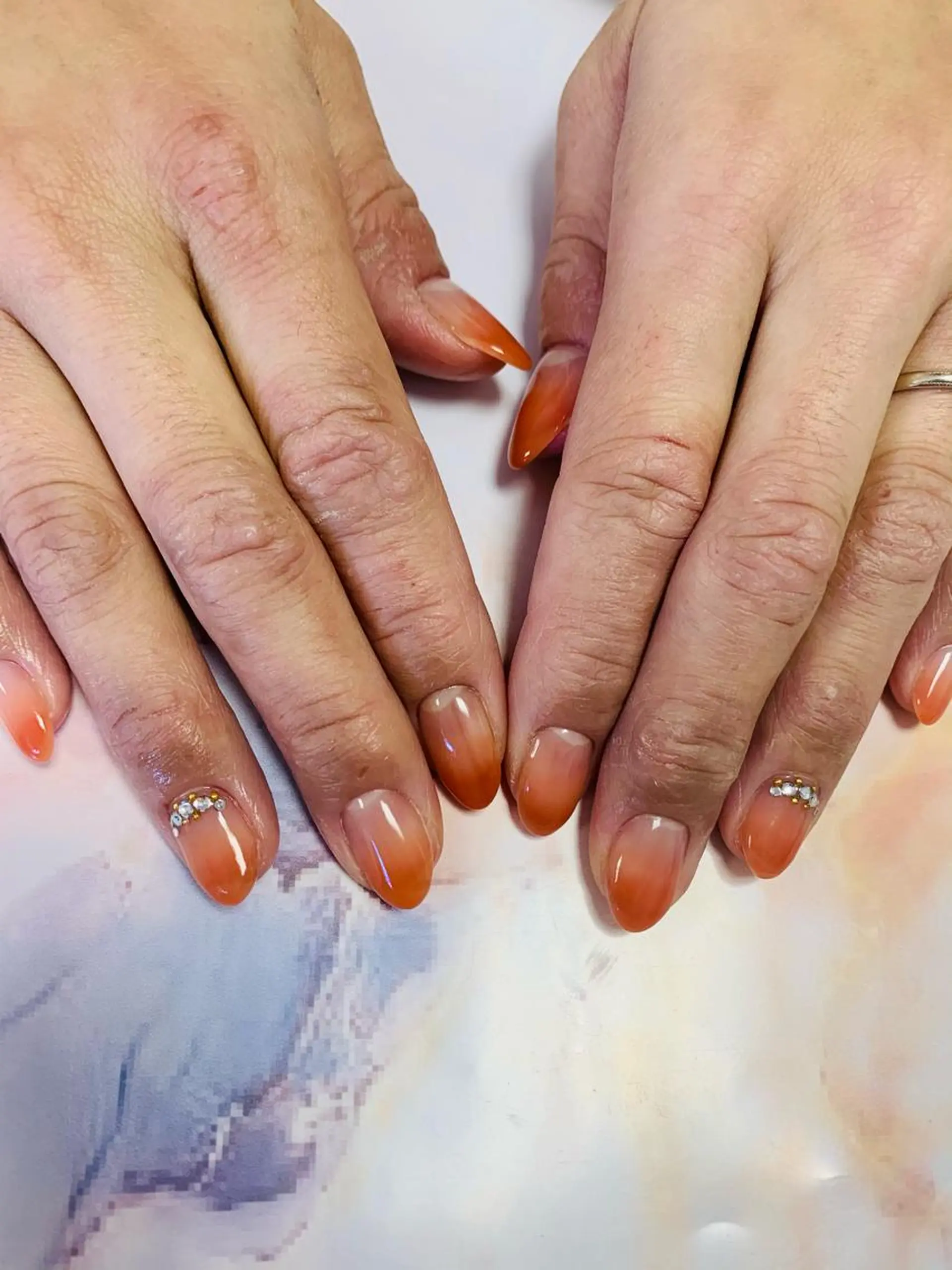 ネイル ストーンネイル Feliz 楽しいネイルサロンのネイルデザイン