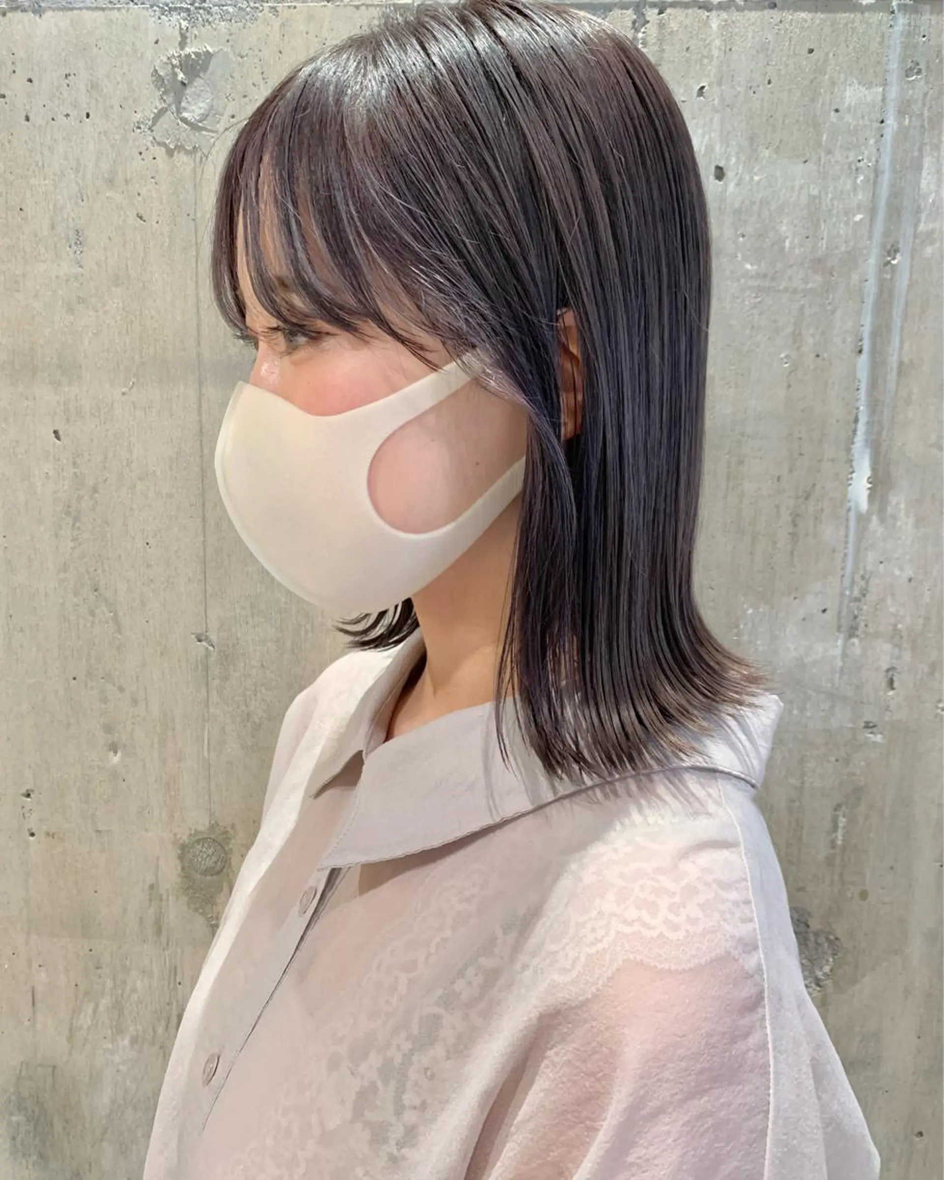 ミディアム カラー シルバー iLi 《イリ》のヘアスタイル