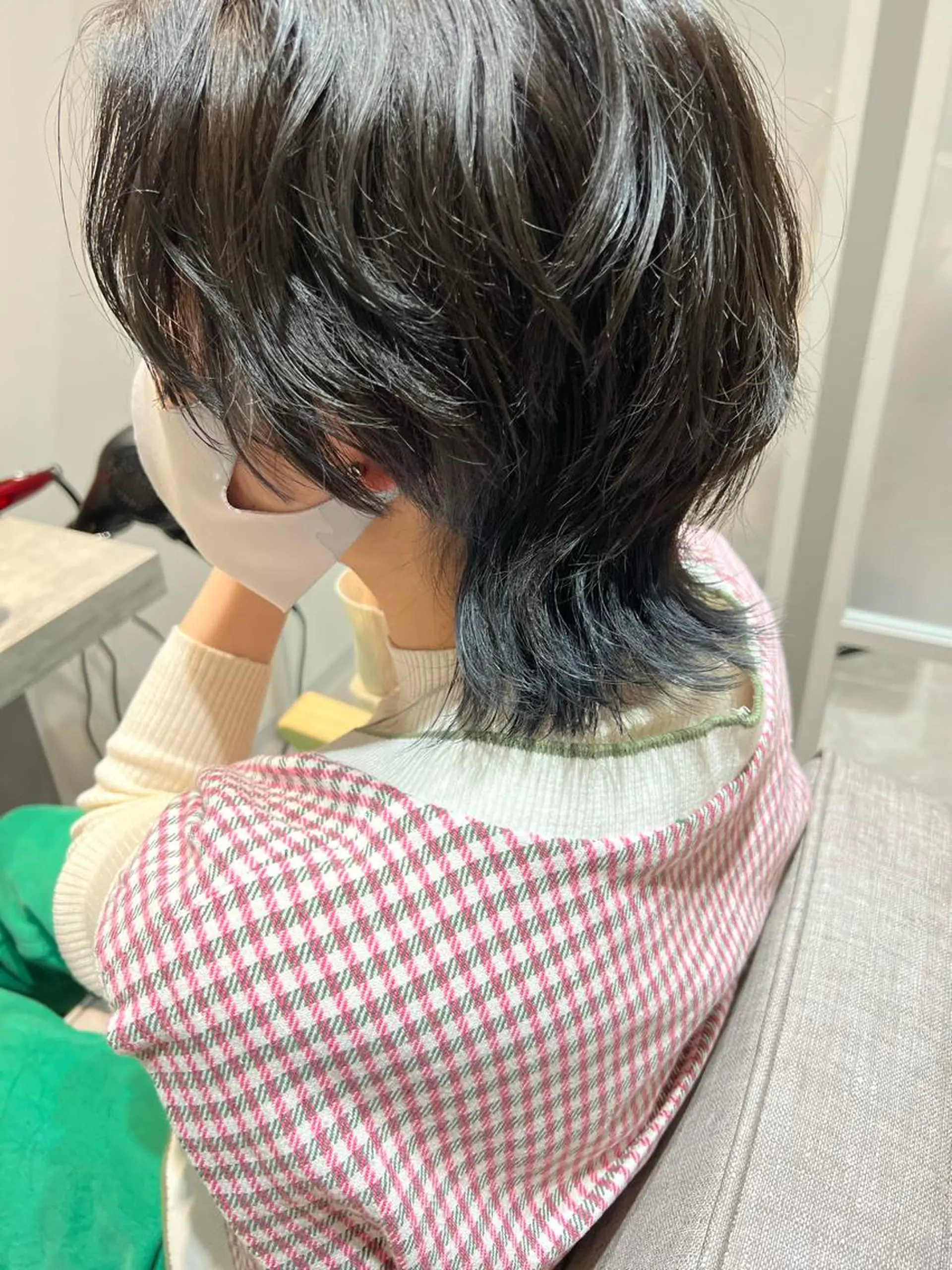 ミディアム カラー ヘアアレンジ ブリーチ ブルーカラー ブルージュ ウルフカット 暗髪カラー🫐パーマ おくだりんかのヘアスタイル