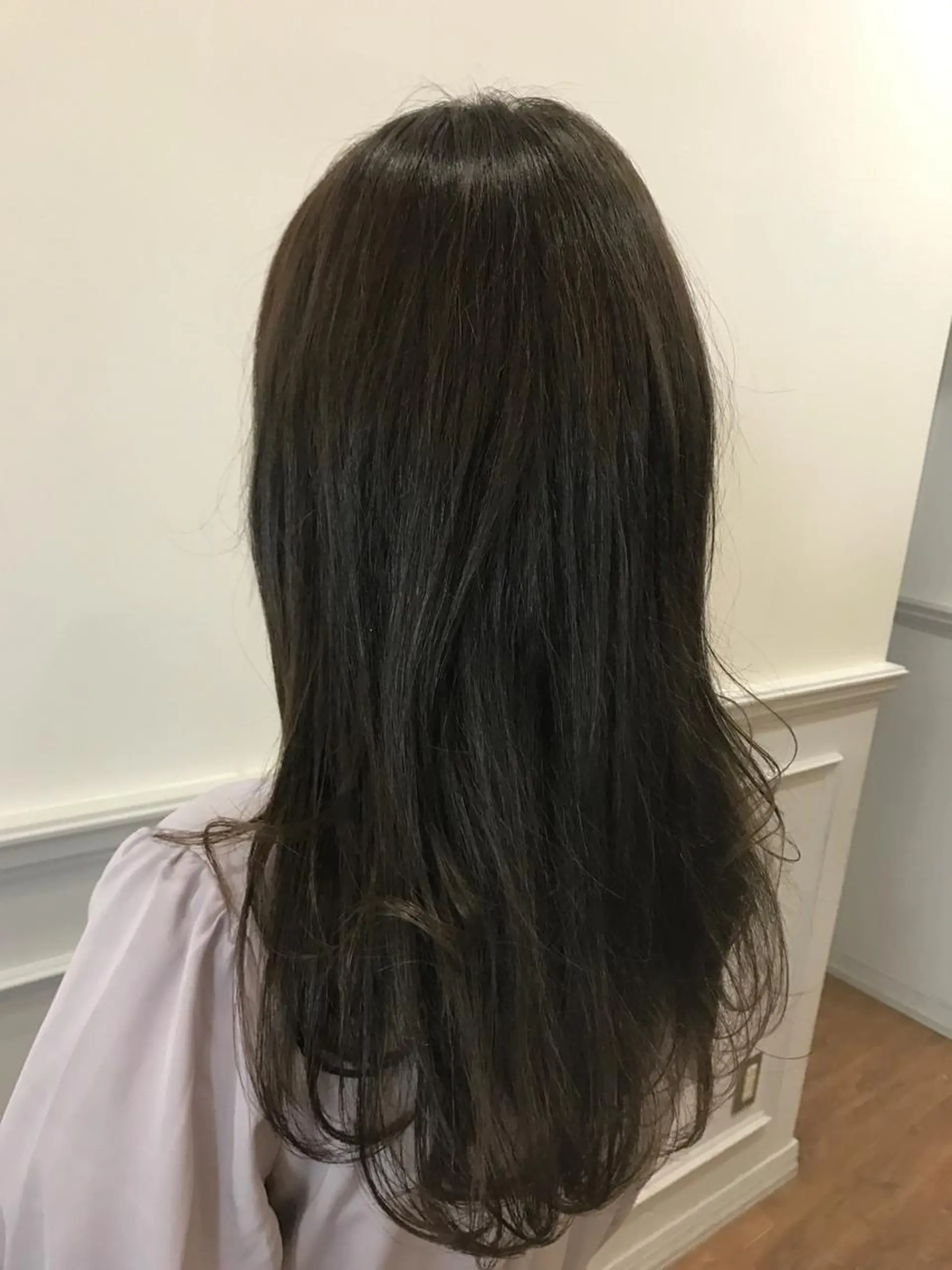 セミロング カラー グレージュ ひろせ かなのヘアスタイル