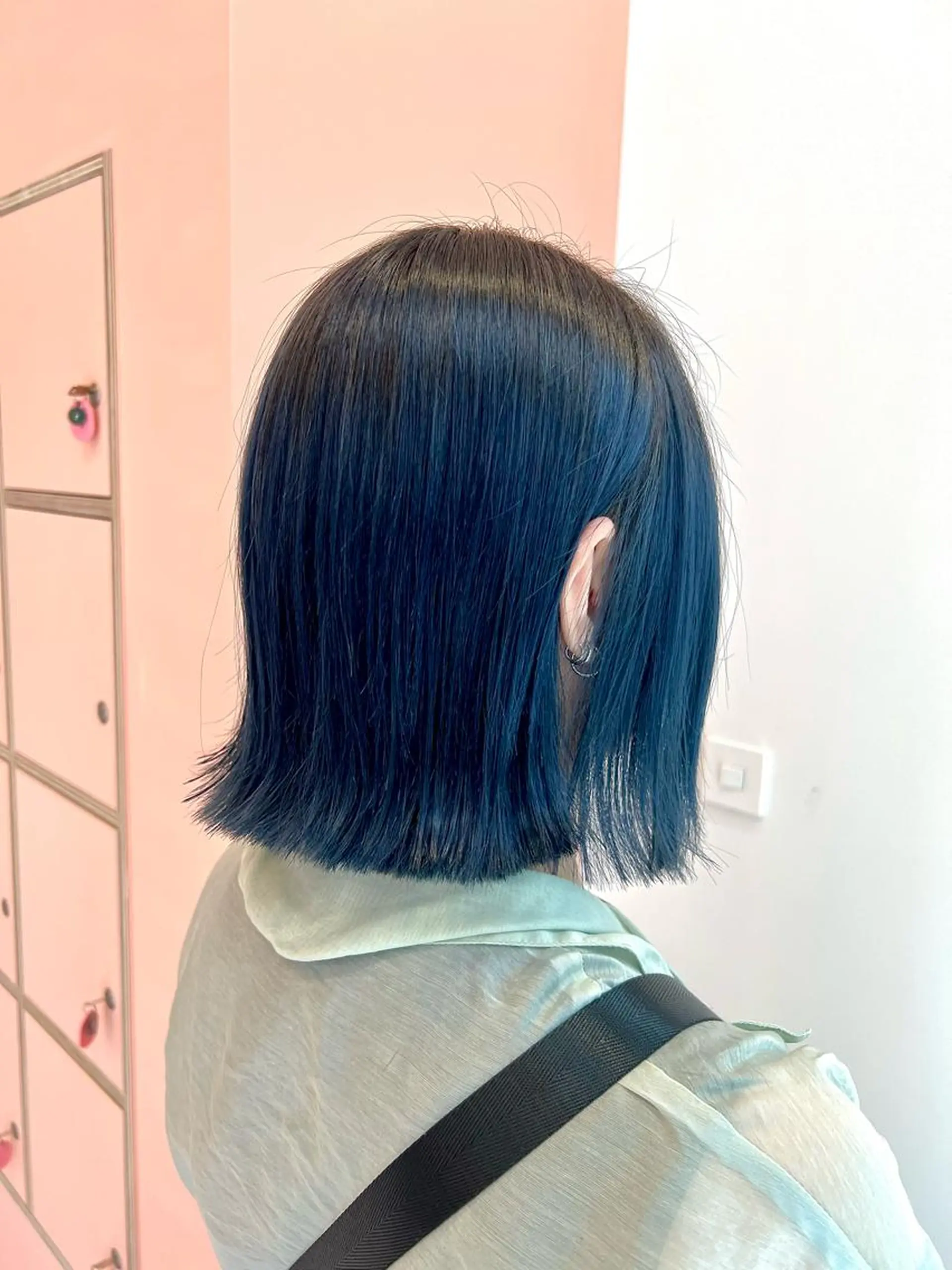 ミディアム カラー ブリーチ ブルーカラー グラデーションカラー カット ヘアカラー トリートメント mizuki ,のヘアスタイル