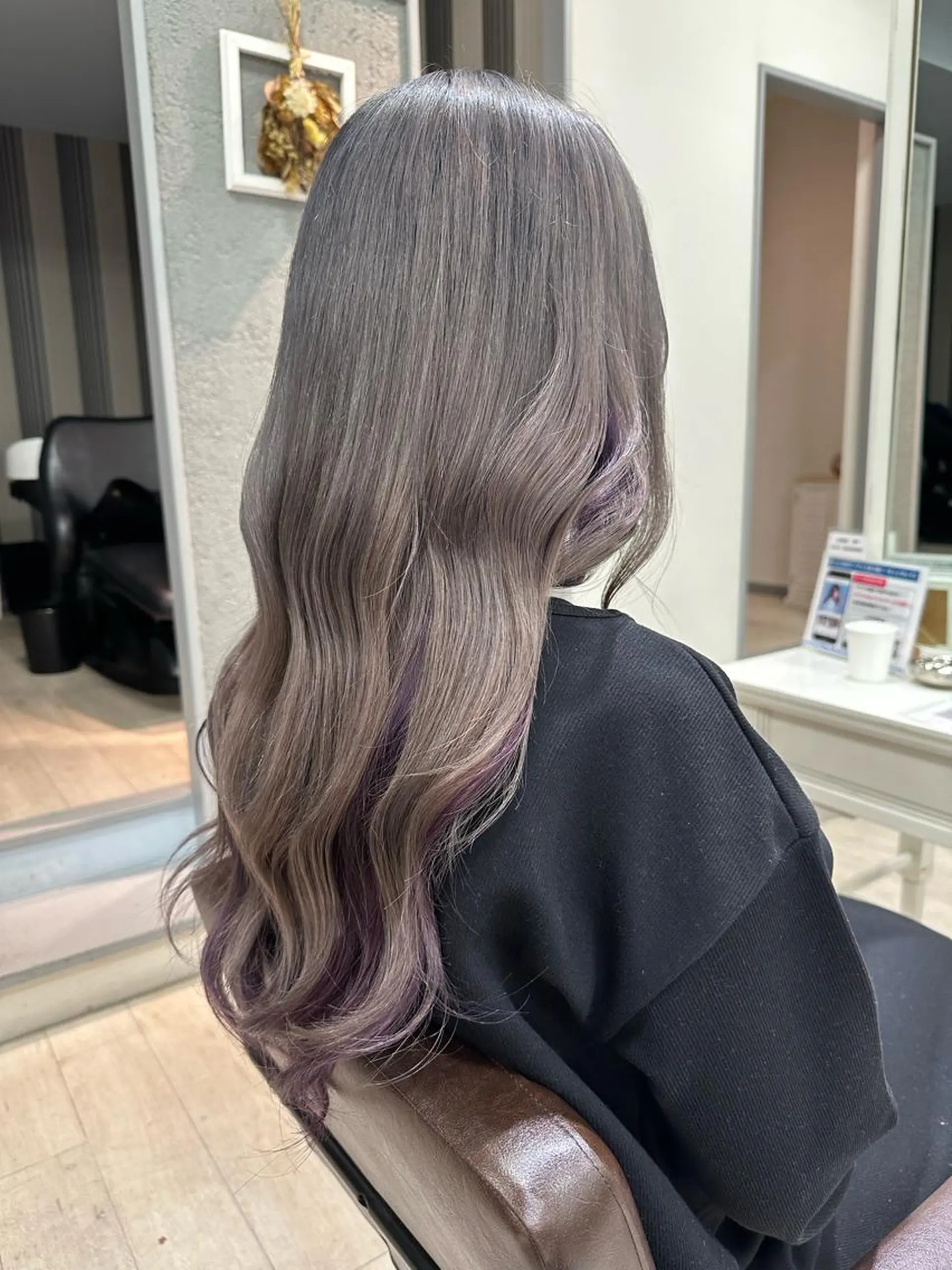 ロング カラー シルバー バイオレットカラー 村上 佳織のヘアスタイル