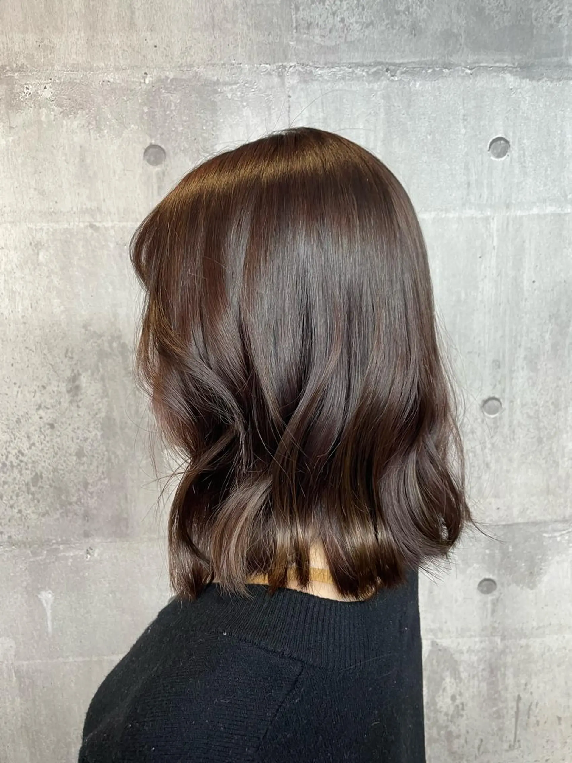 ミディアム カット ヘアカラー トリートメント ami .のヘアスタイル