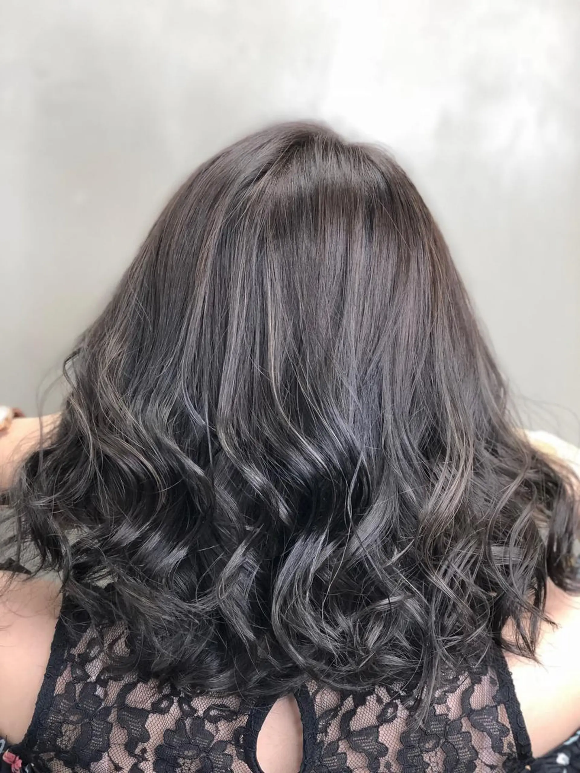 ミディアム カラー グレージュ 【透明感、艶髪】西村 有司のヘアスタイル