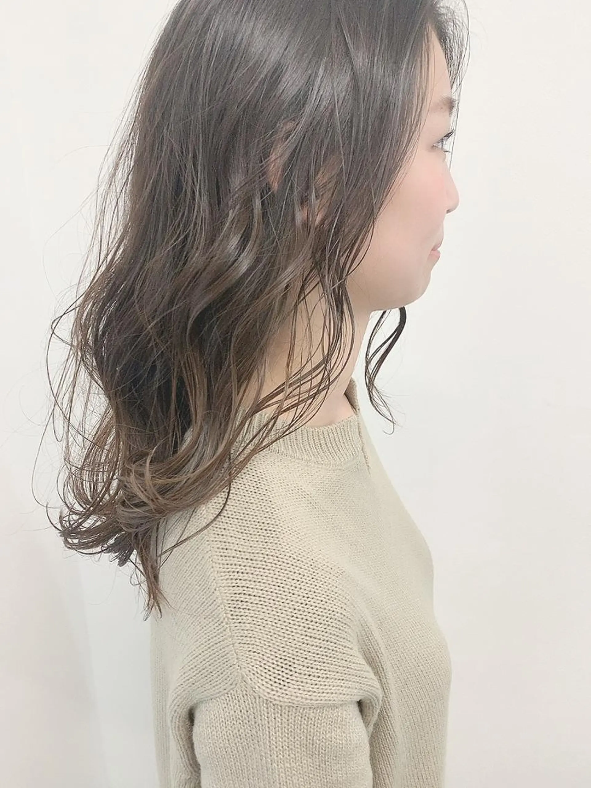 ロング カット 肌に馴染む暗髪 梅田・増田のヘアスタイル
