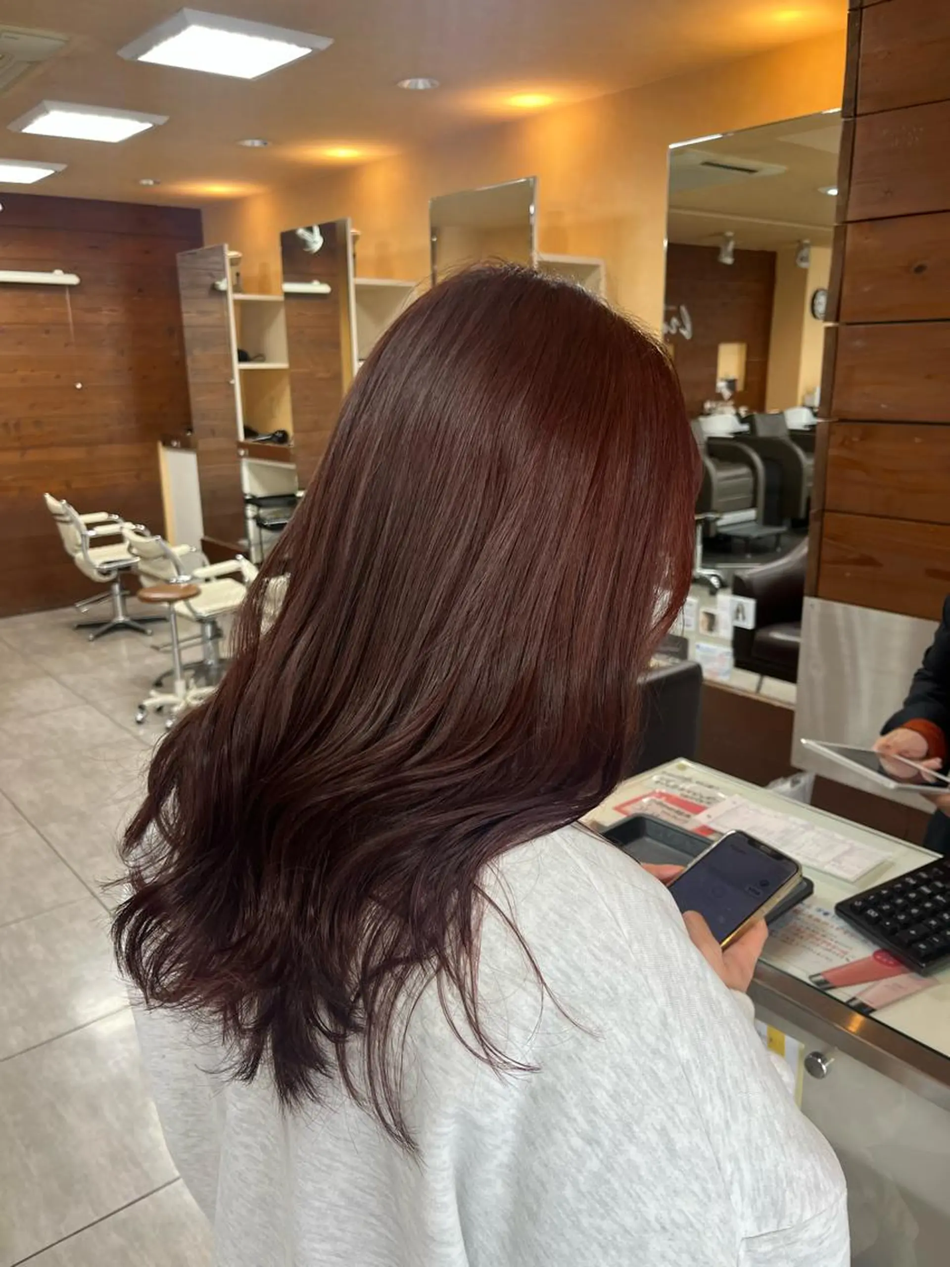 セミロング カラー インナー×縮毛矯正 ピンクカラー澤井里菜のヘアスタイル