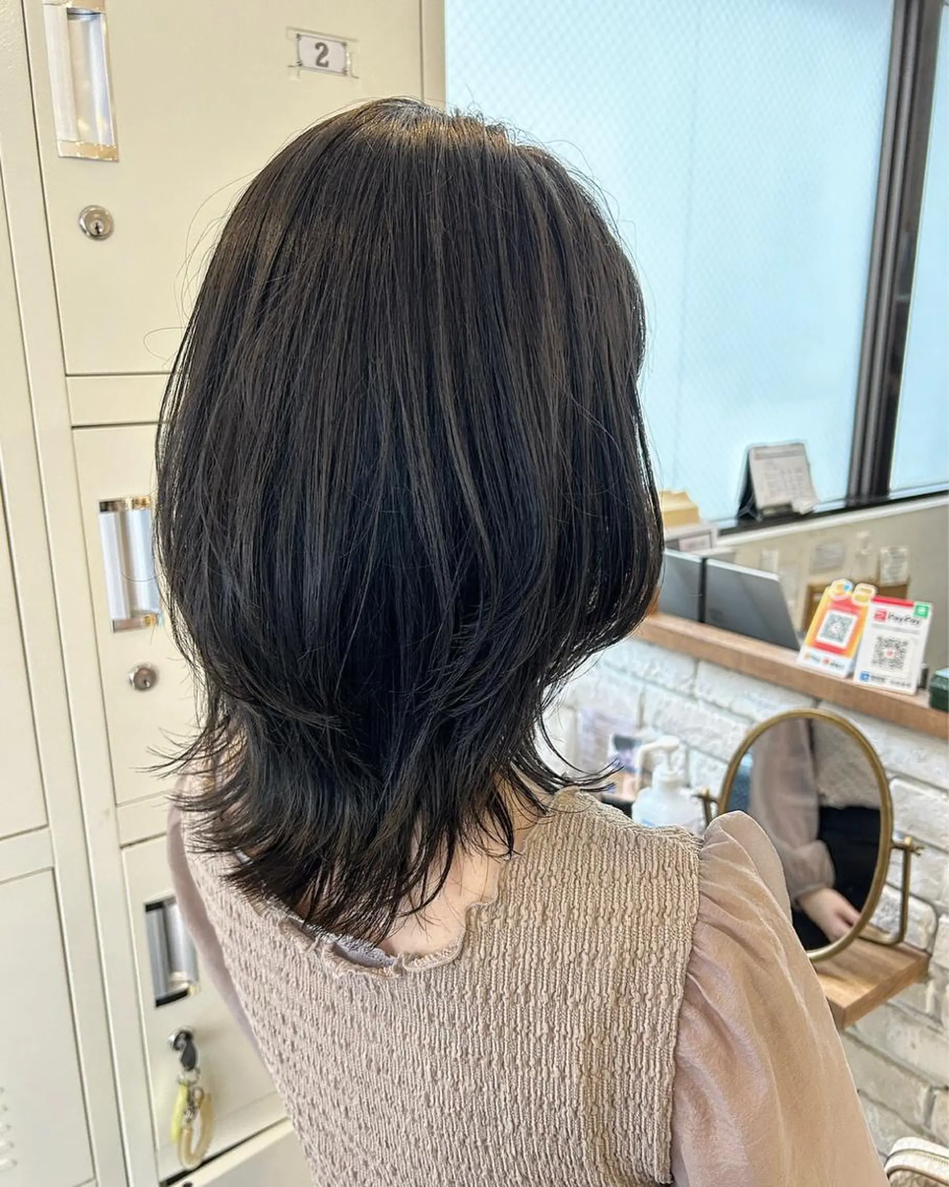 ミディアム カラー 黒髪 ブルーカラー ブルーブラック くびれヘア くびれレイヤー カット ヘアカラー 🫧顔周りカット 🫧樫村優香のヘアスタイル