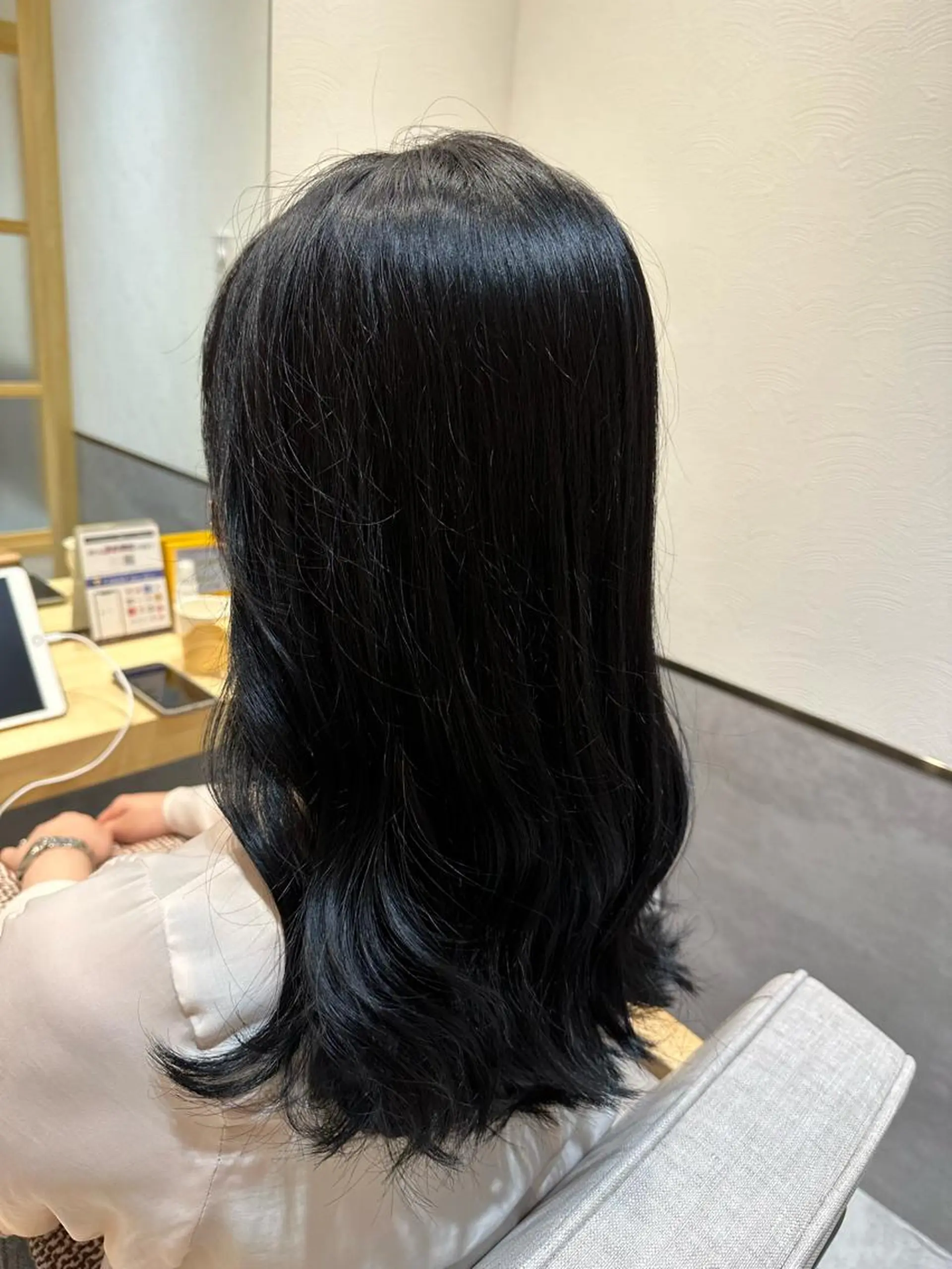 ロング カラー 黒髪 ブルーカラー ブルーブラック カット ヘアカラー やまぐち あやみのヘアスタイル