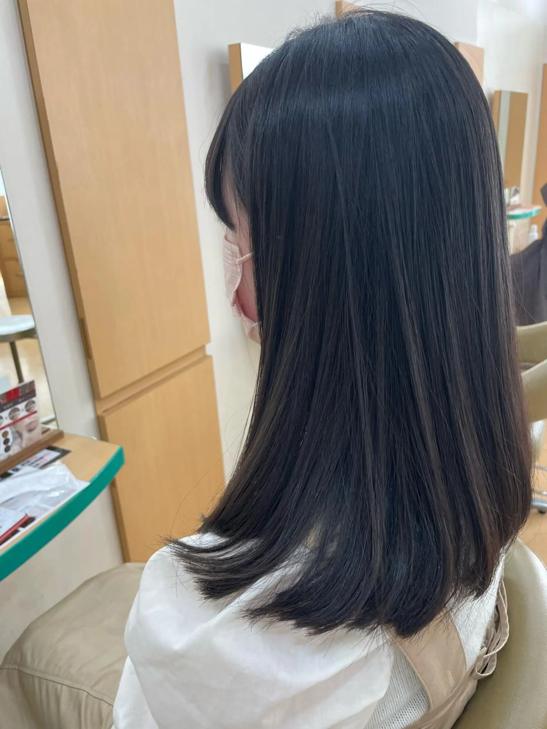 セミロング カット 福原 亜祐美のヘアスタイル