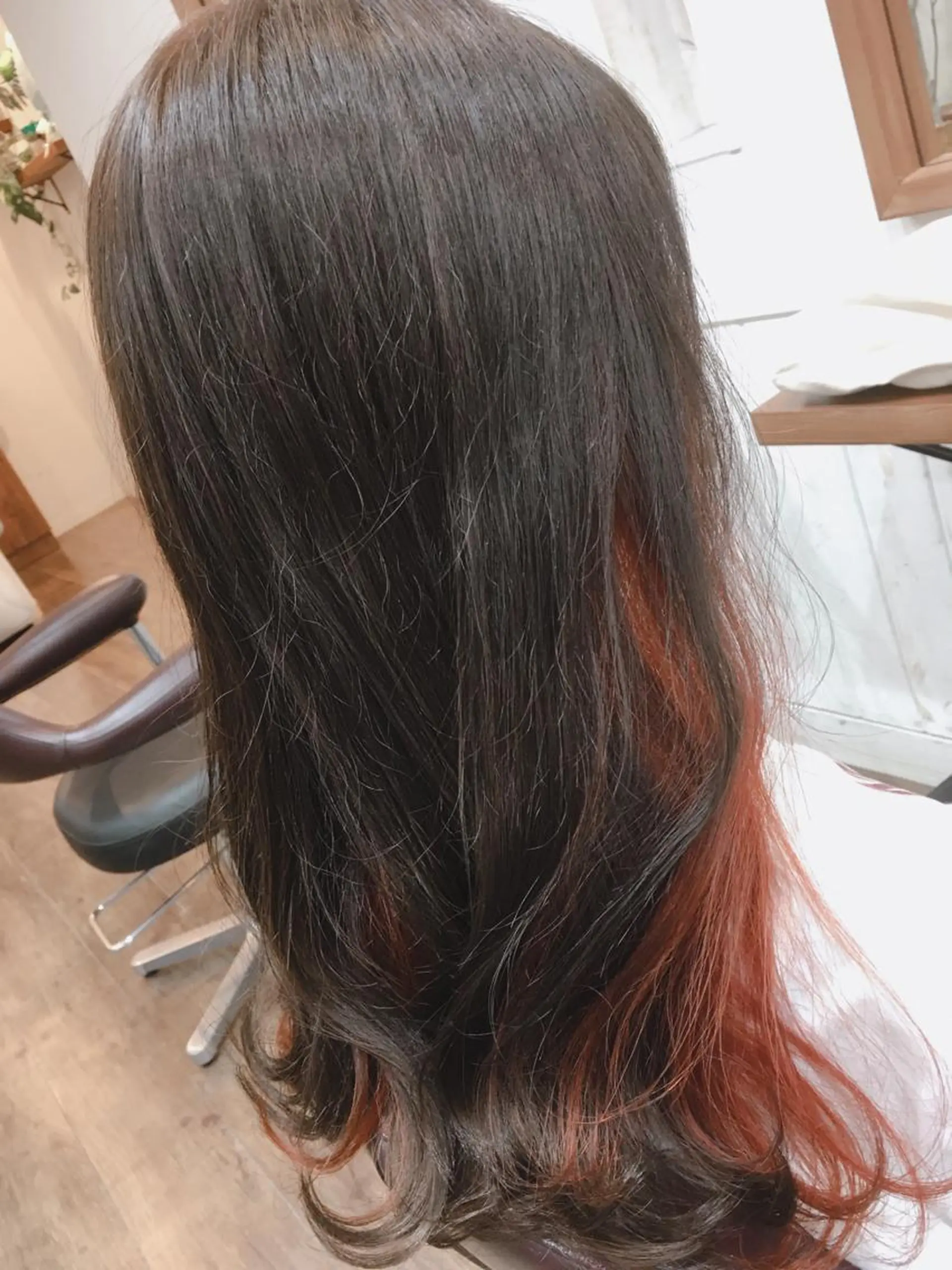 ロング カラー 塩崎 明菜のヘアスタイル