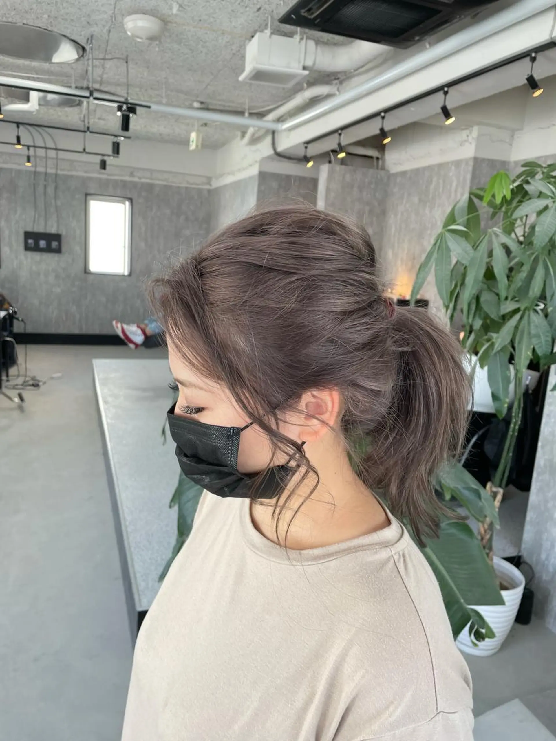 セミロング カラー ヘアアレンジ ベージュカラー シルバー シルバーベージュ ヘアカラー ALLEN hair 京橋店のヘアスタイル