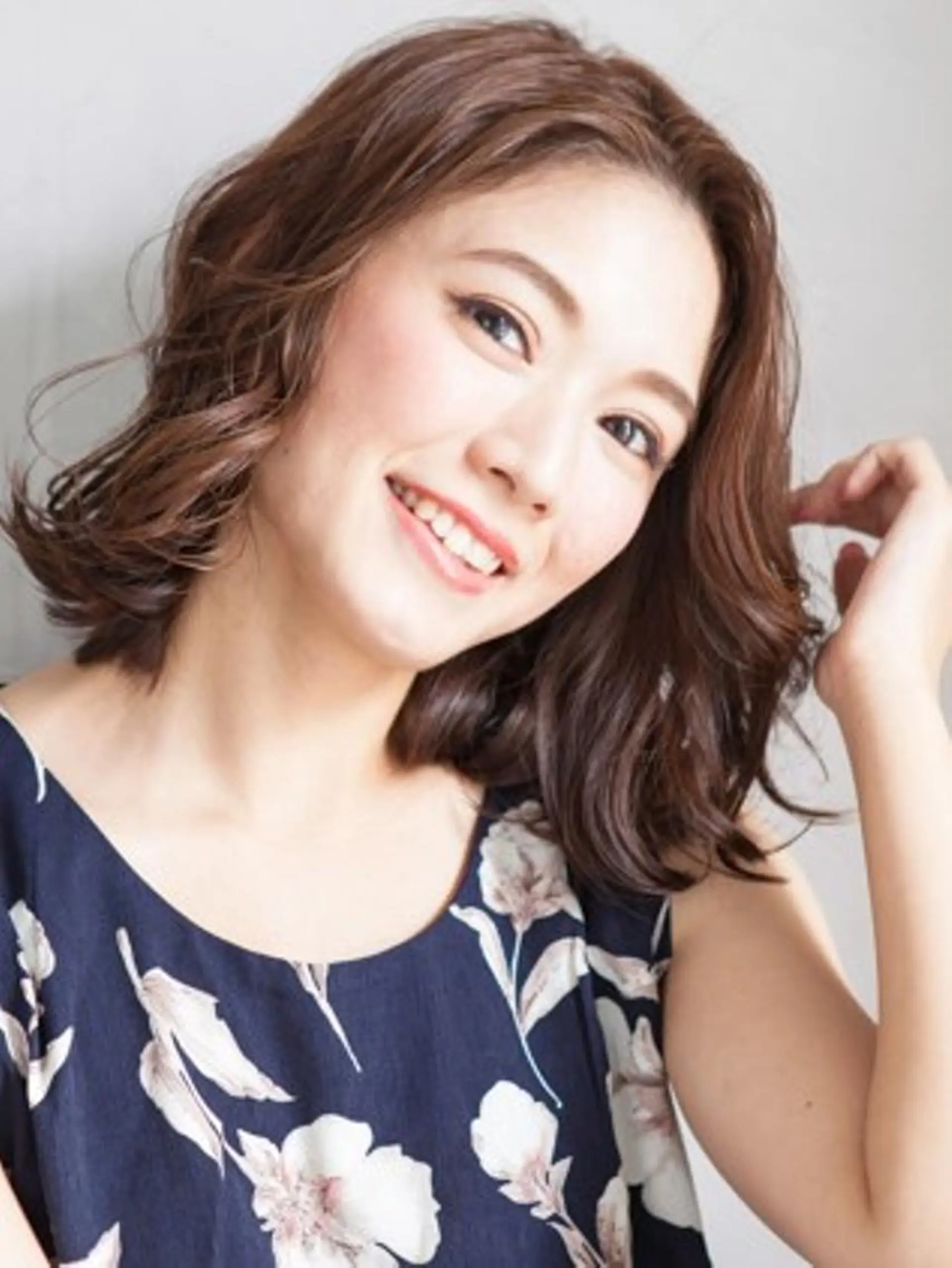 ミディアム カラー パーマ ミディアムパーマ レイヤーカット カット パーマ トリートメント Trip by NYNY（トリップ）のヘアスタイル