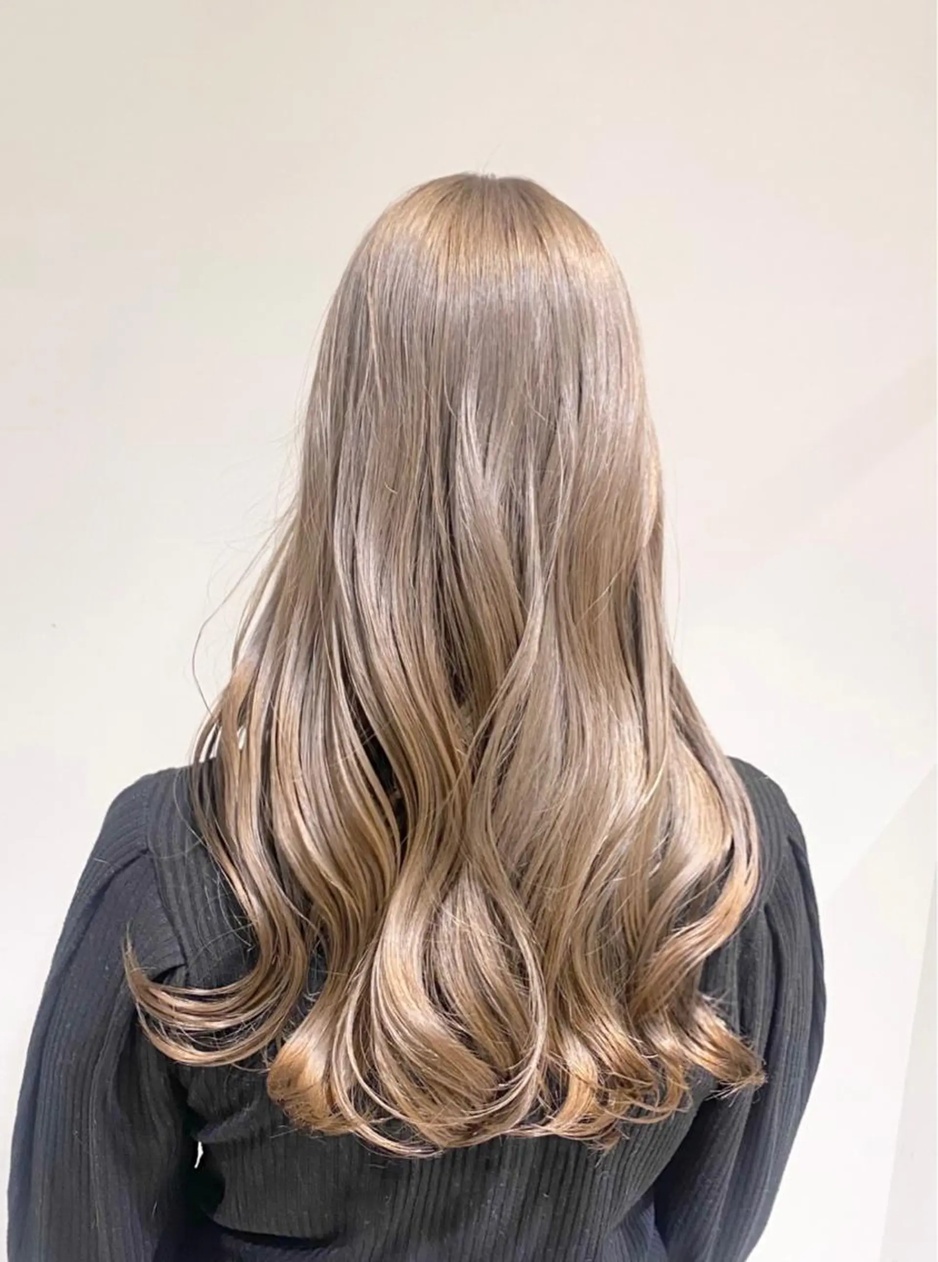 ロング カラー ベージュカラー ミルクティーベージュ 雰囲気引き出す ✨大人レディのヘアスタイル