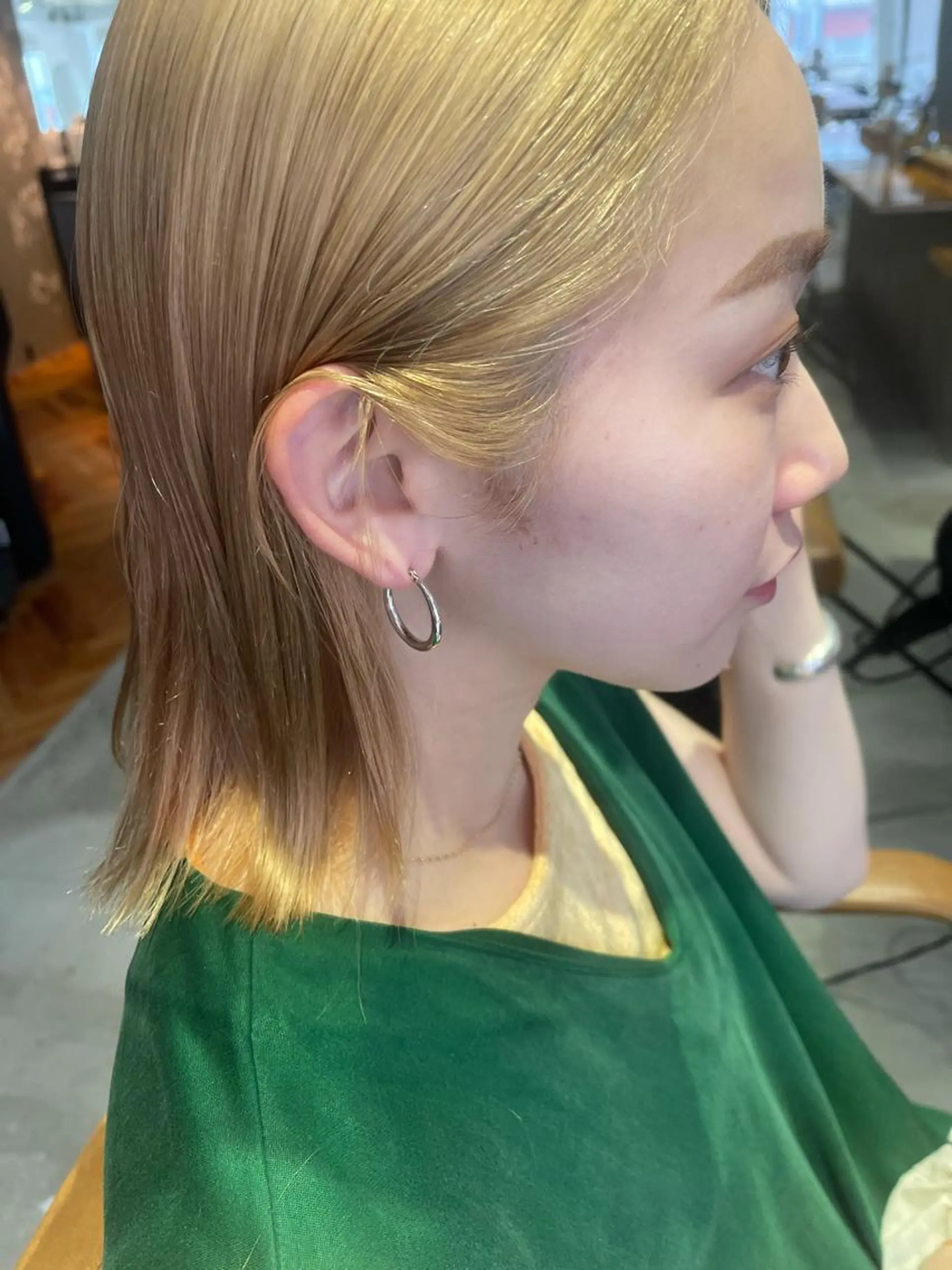 ミディアム カラー ヘアカラー トリートメント 💓パーマ，💗 レイヤーカットのヘアスタイル