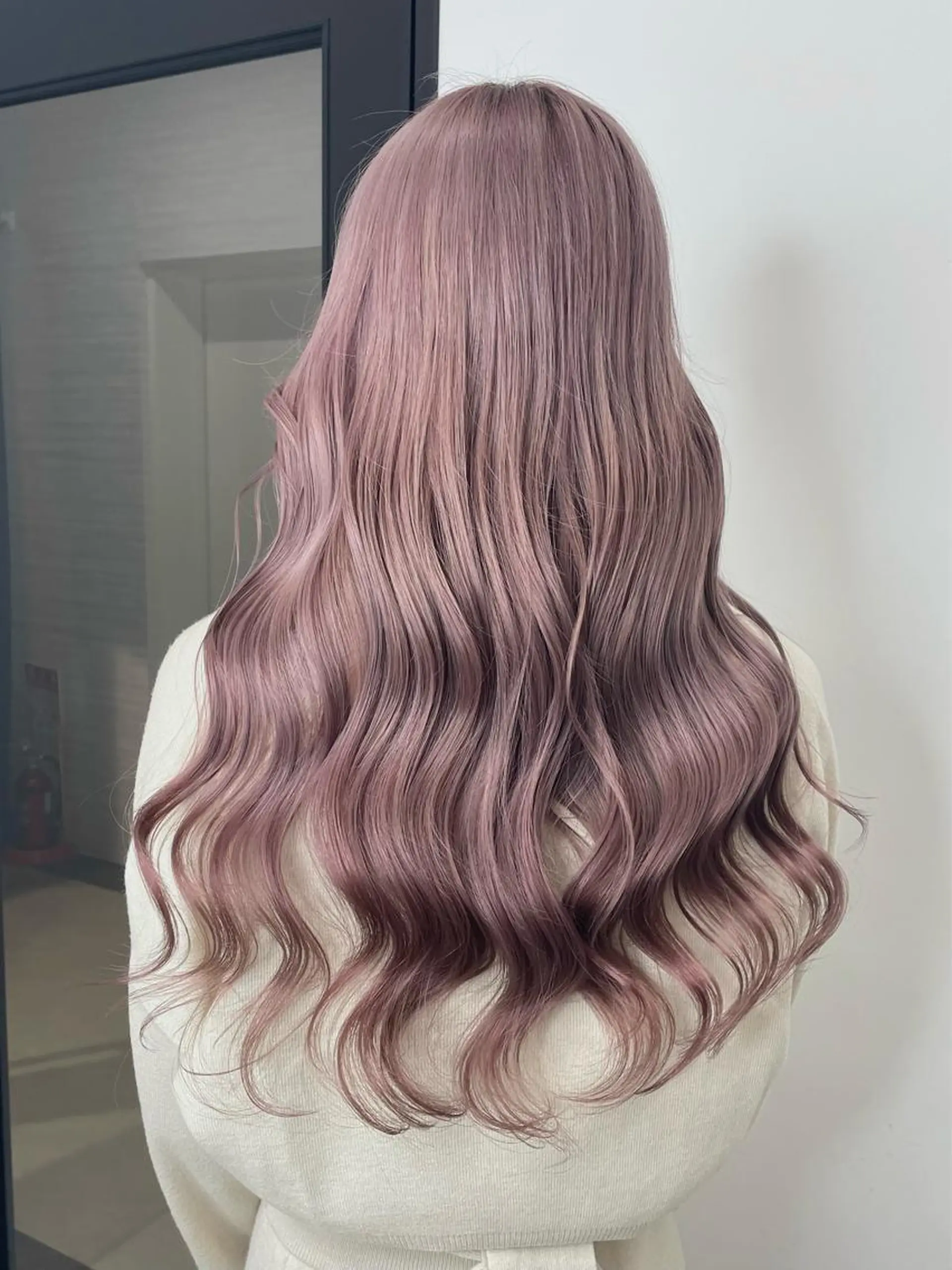 ロング カラー ブリーチ 岡留 愛美のヘアスタイル