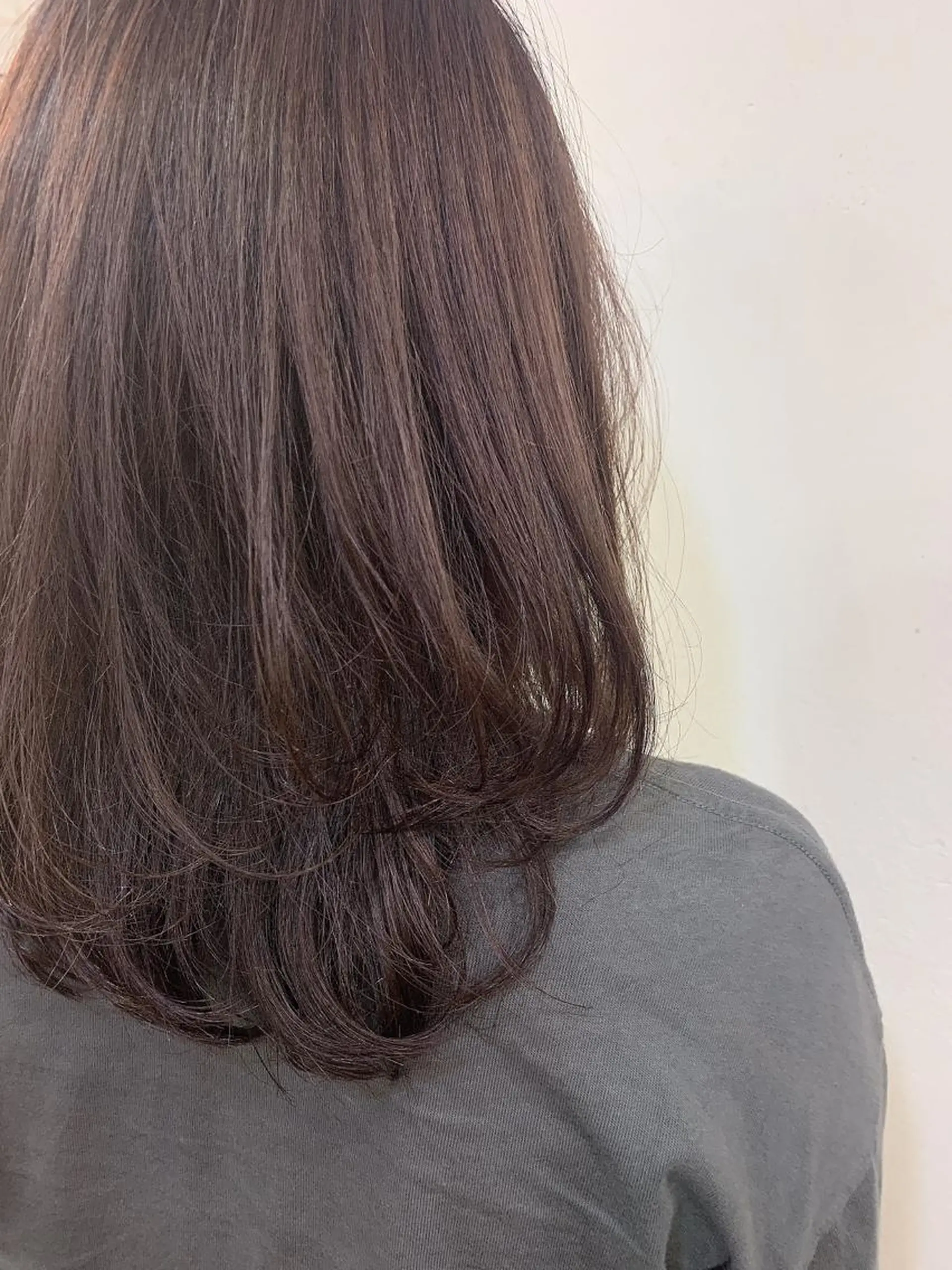 ミディアム カラー レイヤーカット、 大人可愛い　中村美羅のヘアスタイル