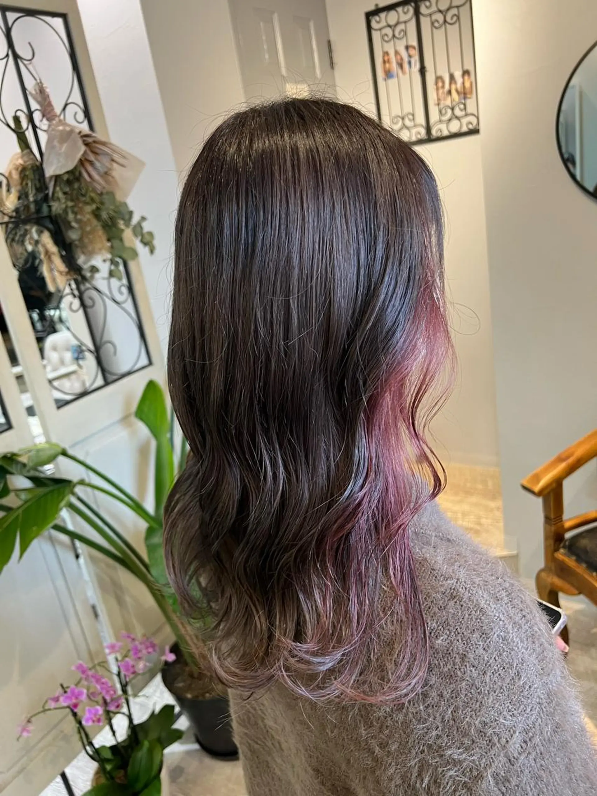 セミロング カラー イヤリングカラー ピンクカラー カット ヘアカラー トリートメント 西村 美羽のヘアスタイル