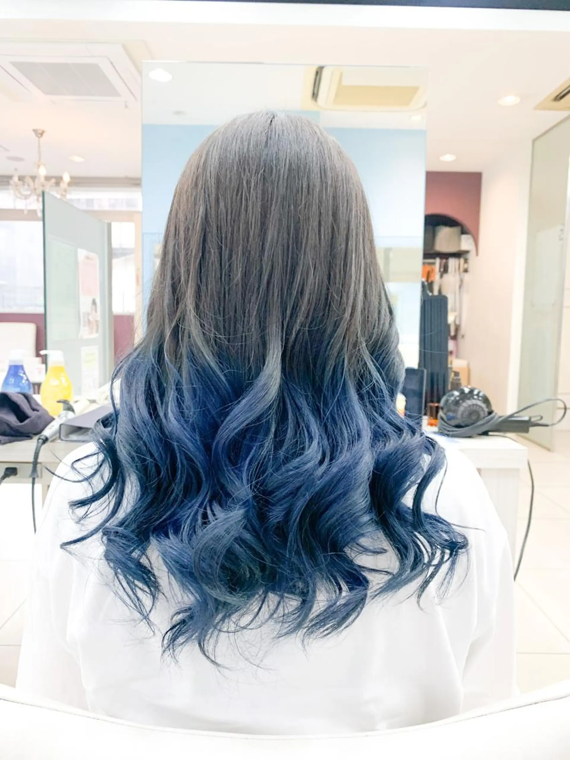 ロング カラー アッシュ ブリーチ ブルーカラー デザインカラー グラデーションカラー ヘアカラー トリートメント ✂︎レディース のメンズカット屋さんのヘアスタイル
