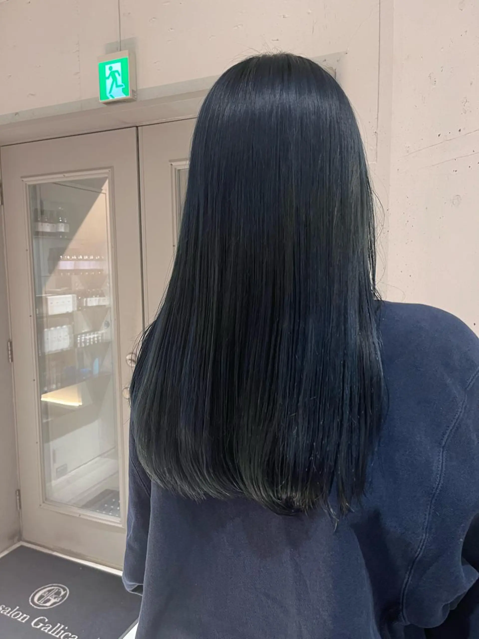 ロング カラー 黒髪 ブルーカラー ブルーブラック ネイビーカラー カジュアルを女っぽく 𝗮𝘆𝗮𝗰𝗼のヘアスタイル