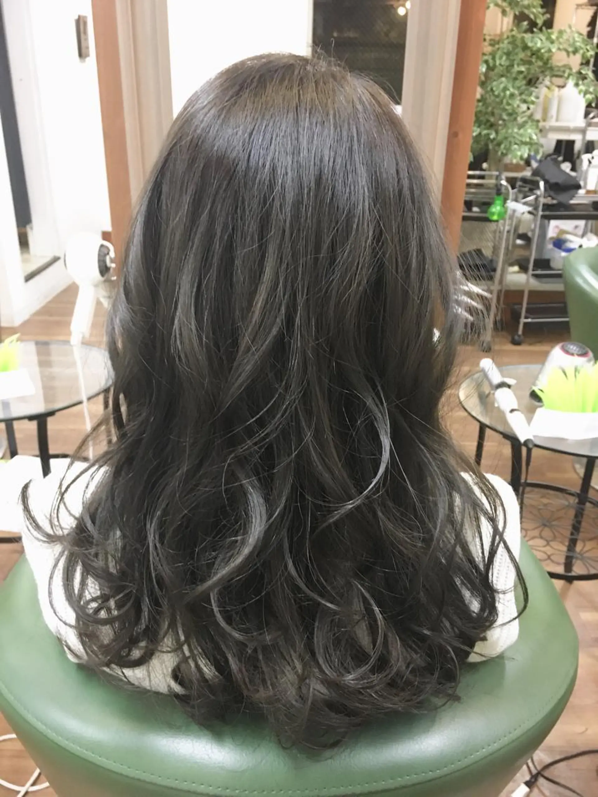 セミロング カラー PALETTE(パレット)所属・SHIORI💜口コ ミNo.1艶カラーのヘアスタイル