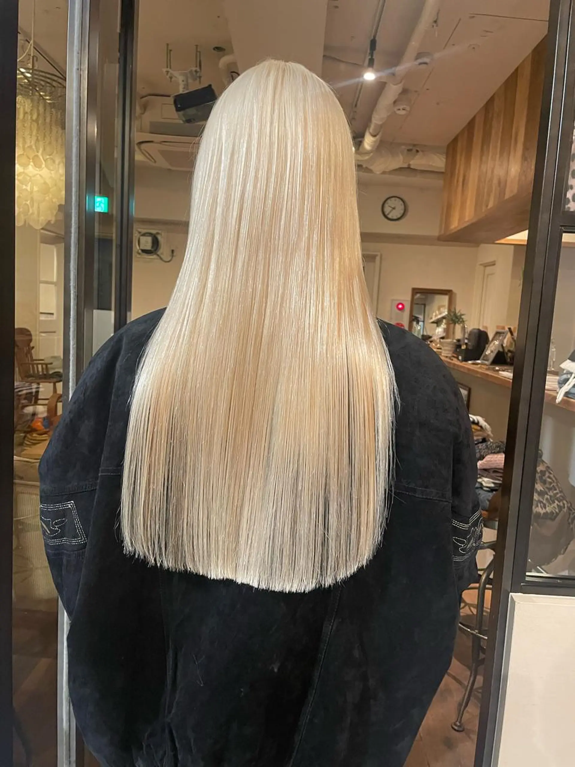 ロング カラー ブリーチ 抜きっぱなしブロンド ダブルカラー ファッションに 溶け込むstyleのヘアスタイル