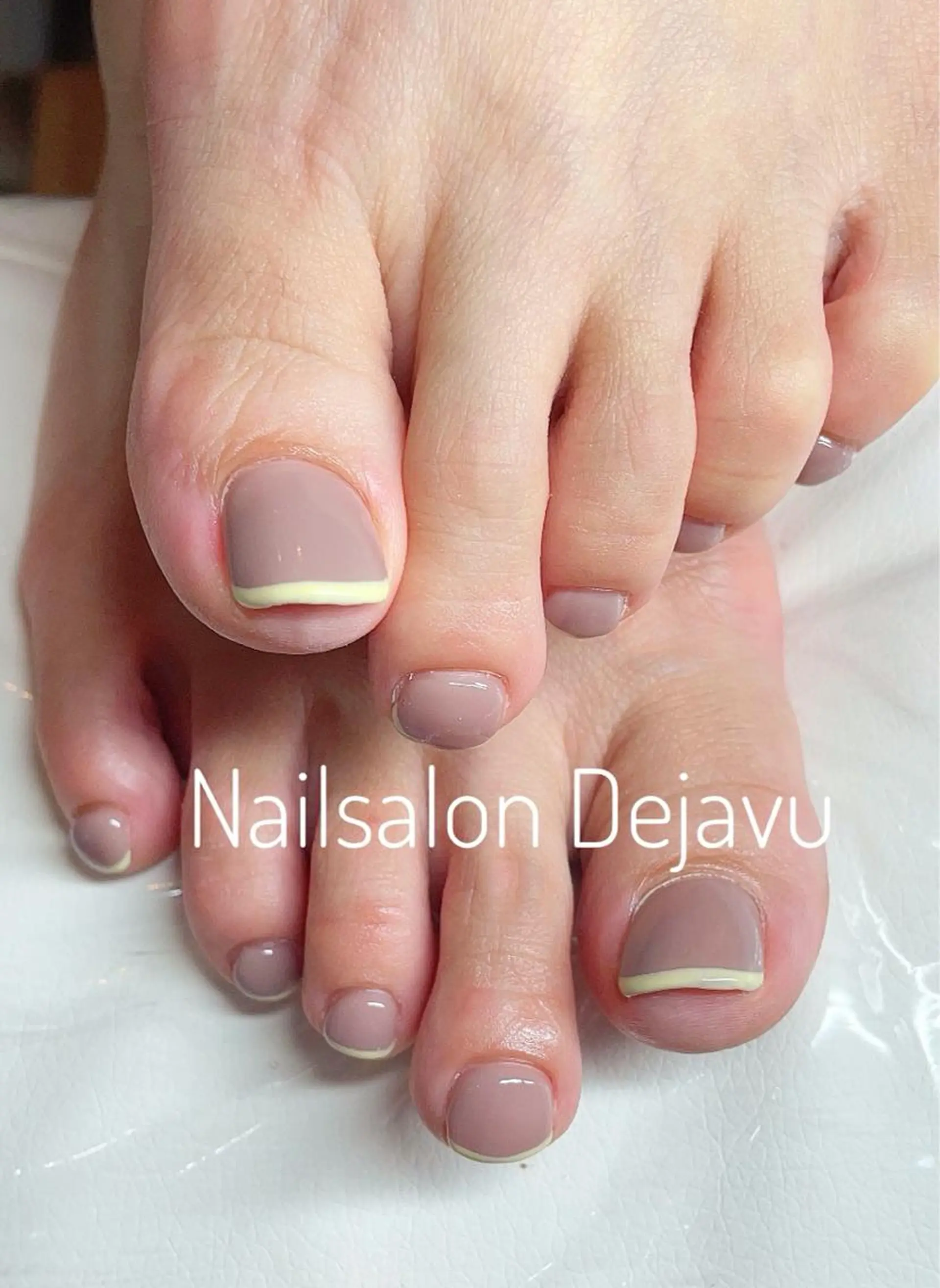 ネイル アートネイル フットネイル ワンカラーネイル 黄色 Dejavu所属・Nail salon Dejavu 🌿のネイルデザイン