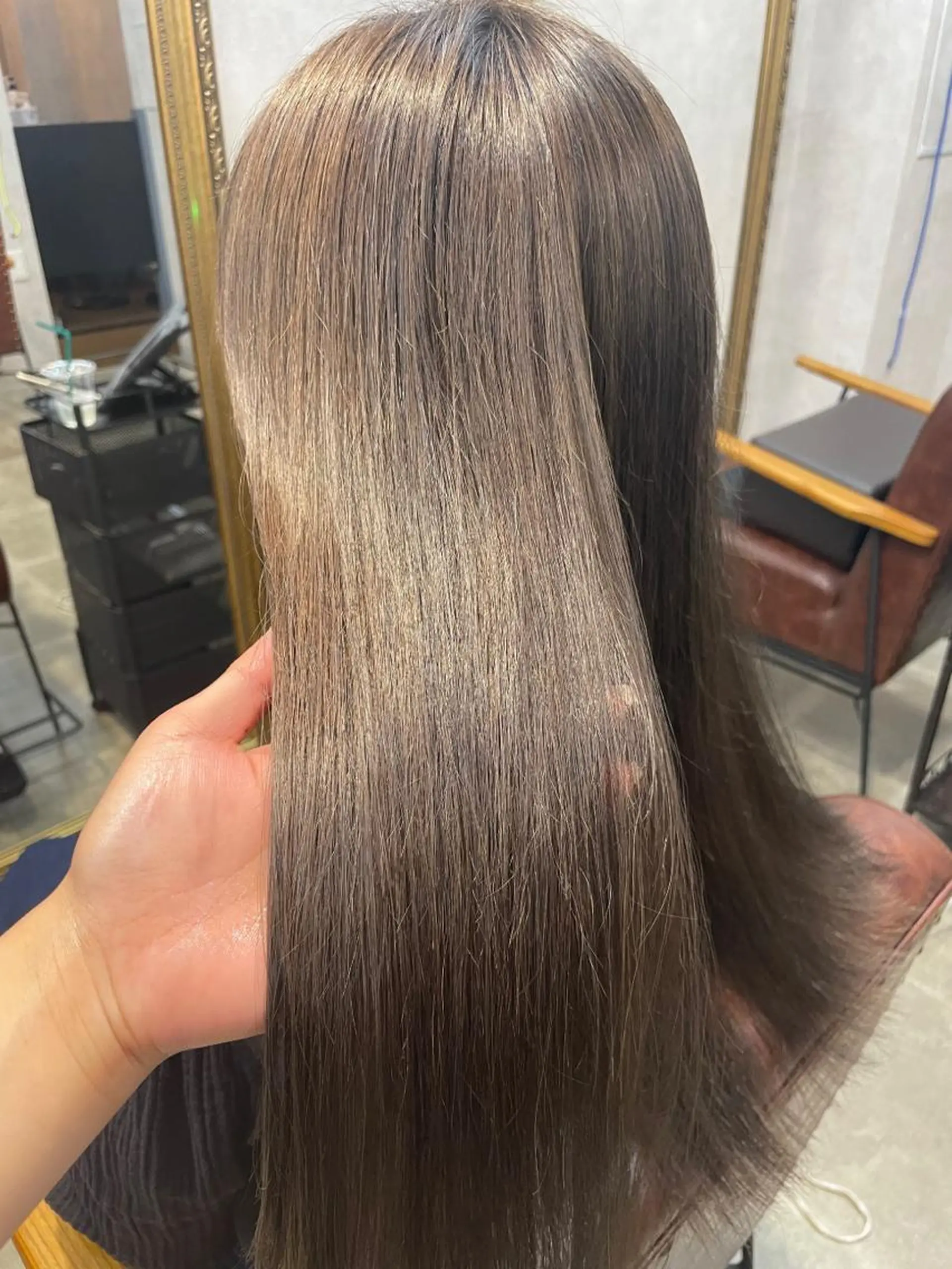 ロング カラー 透明感カラー グレージュ 【aini天王寺】 𝐚𝐢𝐫𝐢✂︎のヘアスタイル