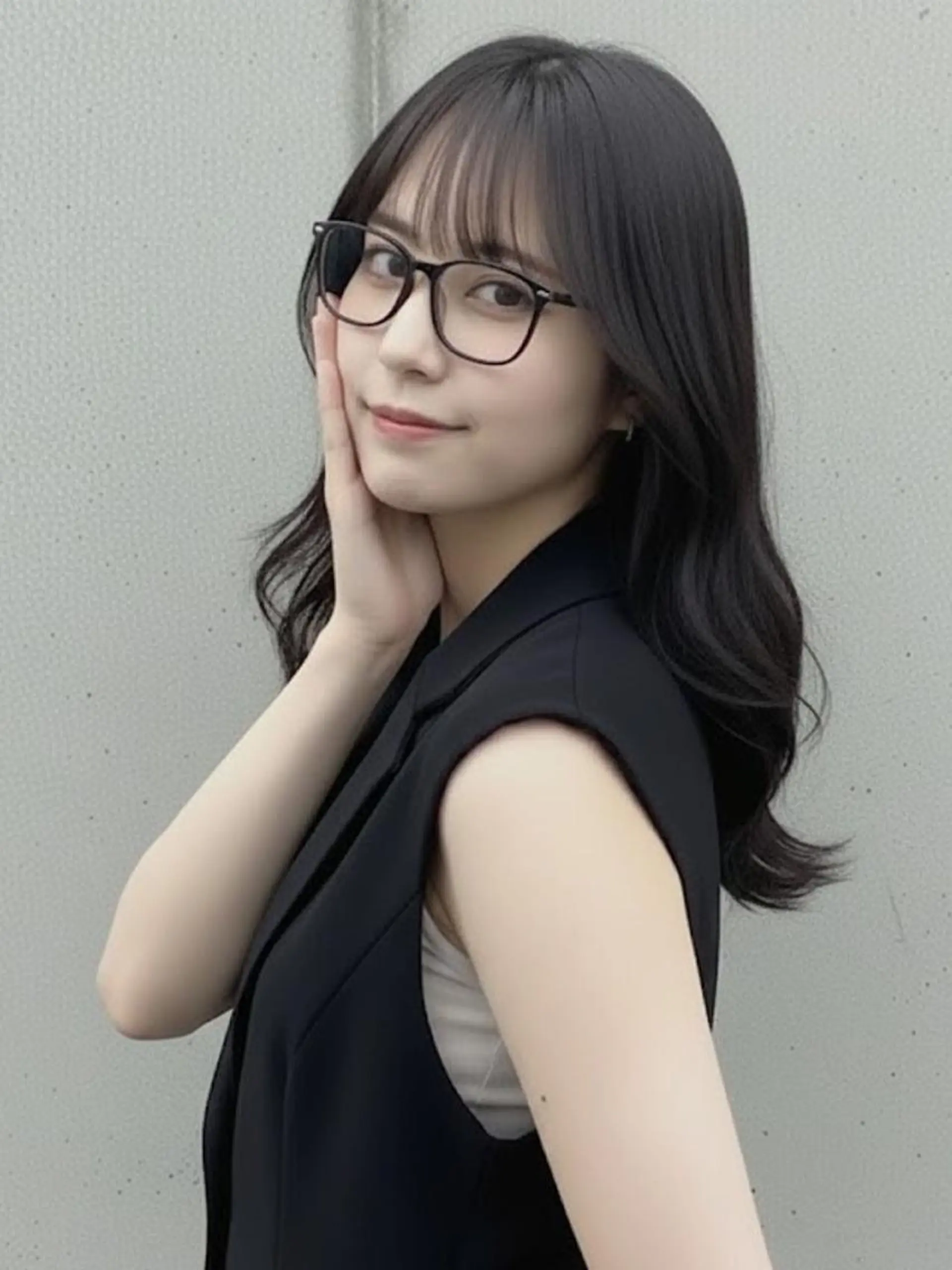 セミロング カラー アッシュ ダークアッシュ 顔まわりレイヤー レイヤーカット シースルーバング カット ヘアカラー ヘアサロンM渋谷 カットカラーブリーチのヘアスタイル