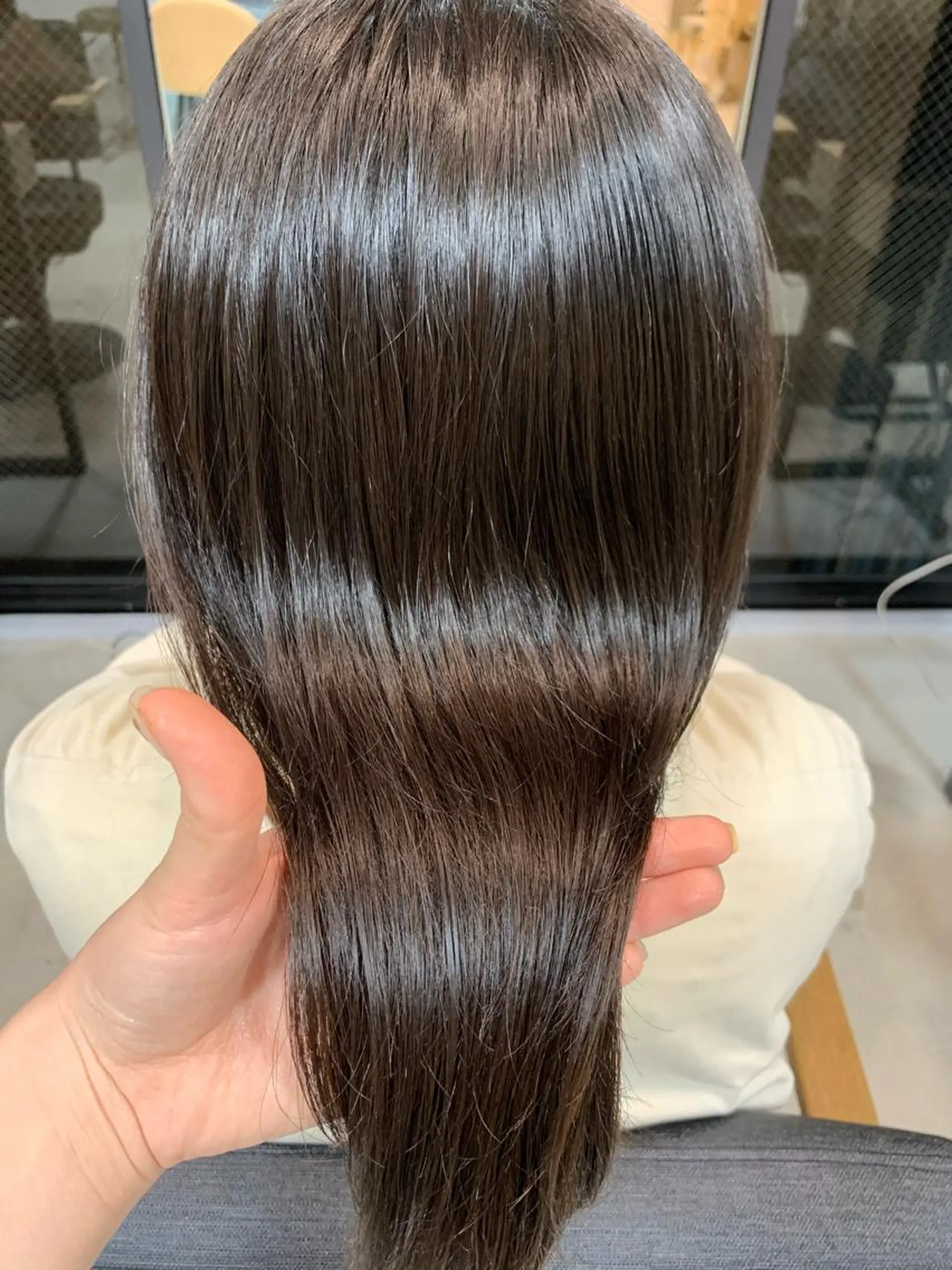 セミロング ニシムラ メグミのヘアスタイル