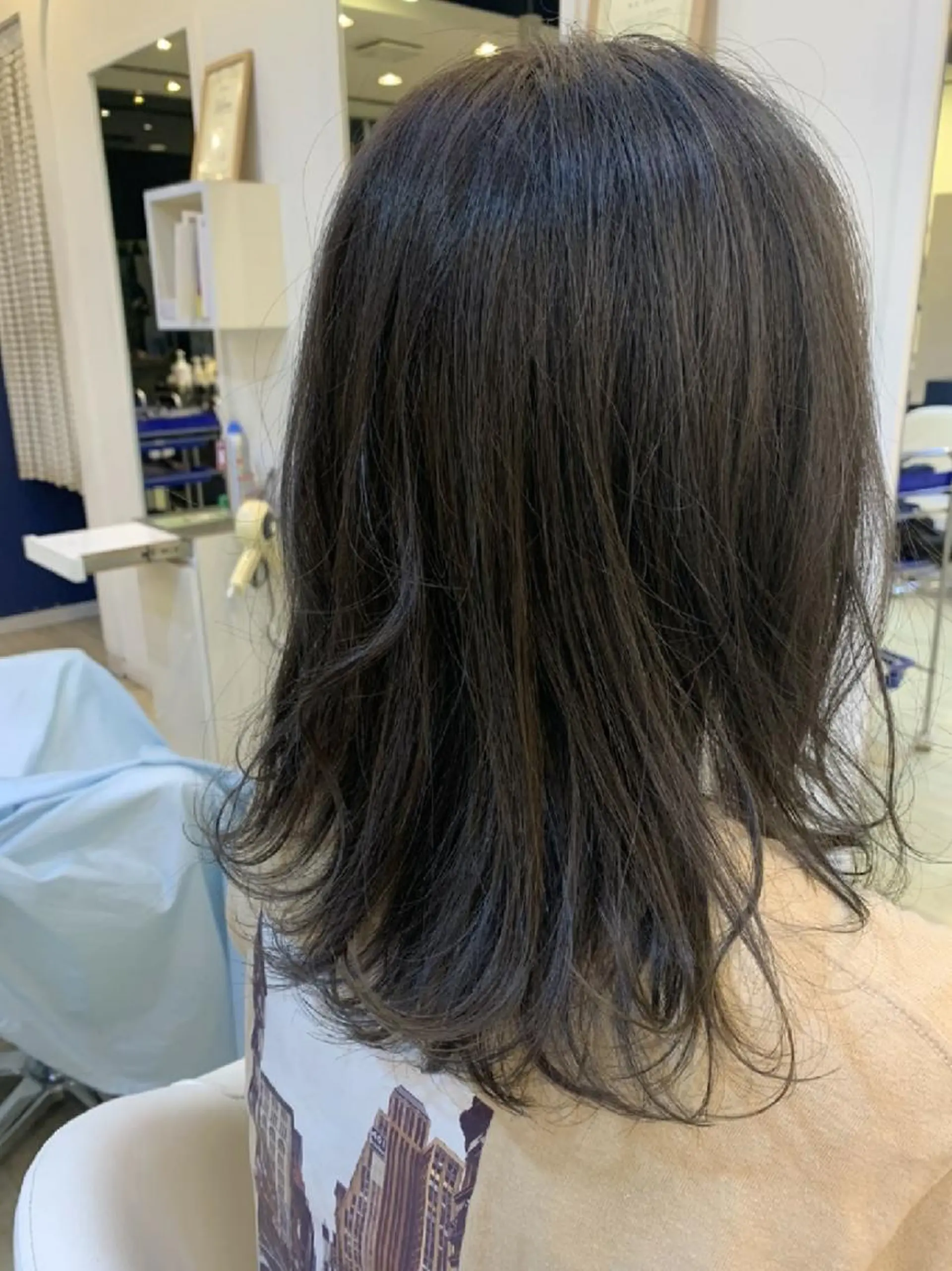 セミロング カラー 透明感カラー ハイライトカラー ハイライト 池田 恵久美のヘアスタイル