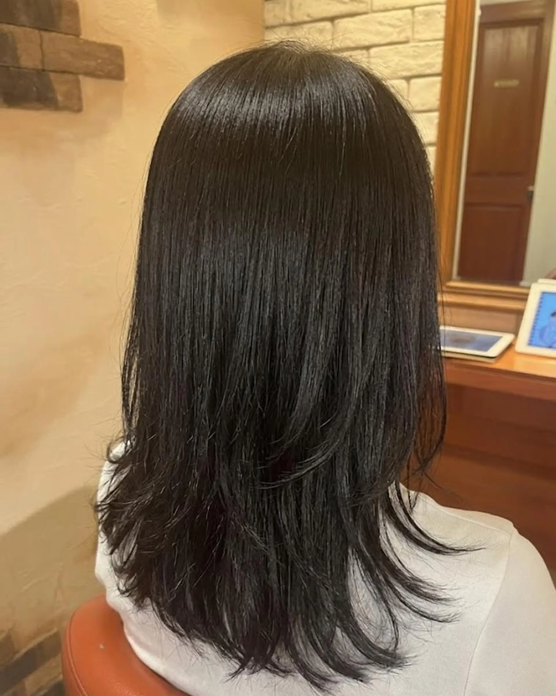 ミディアム カラー 黒髪 顔周りカット レイヤーカット カット ヘアカラー トリートメント ヘッドスパ flencia 丸 和博｜カットのヘアスタイル