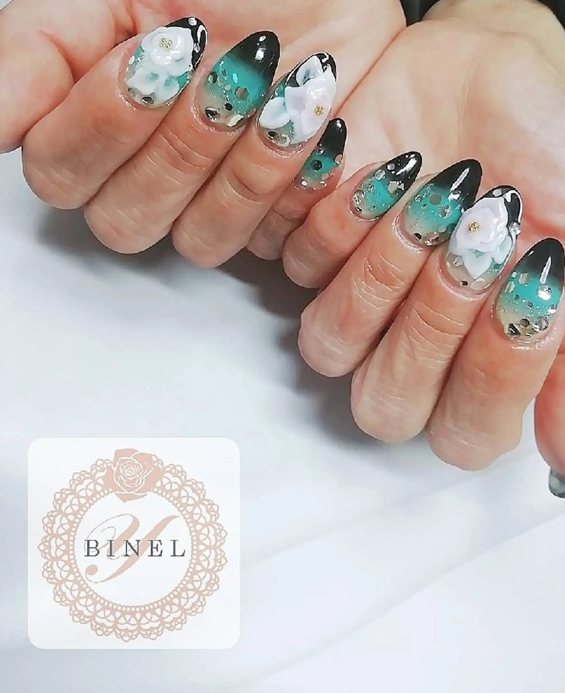 ネイル フラワーネイル グラデーション 持ち込み ハンドネイル Nail Salon Y.BINELのネイルデザイン