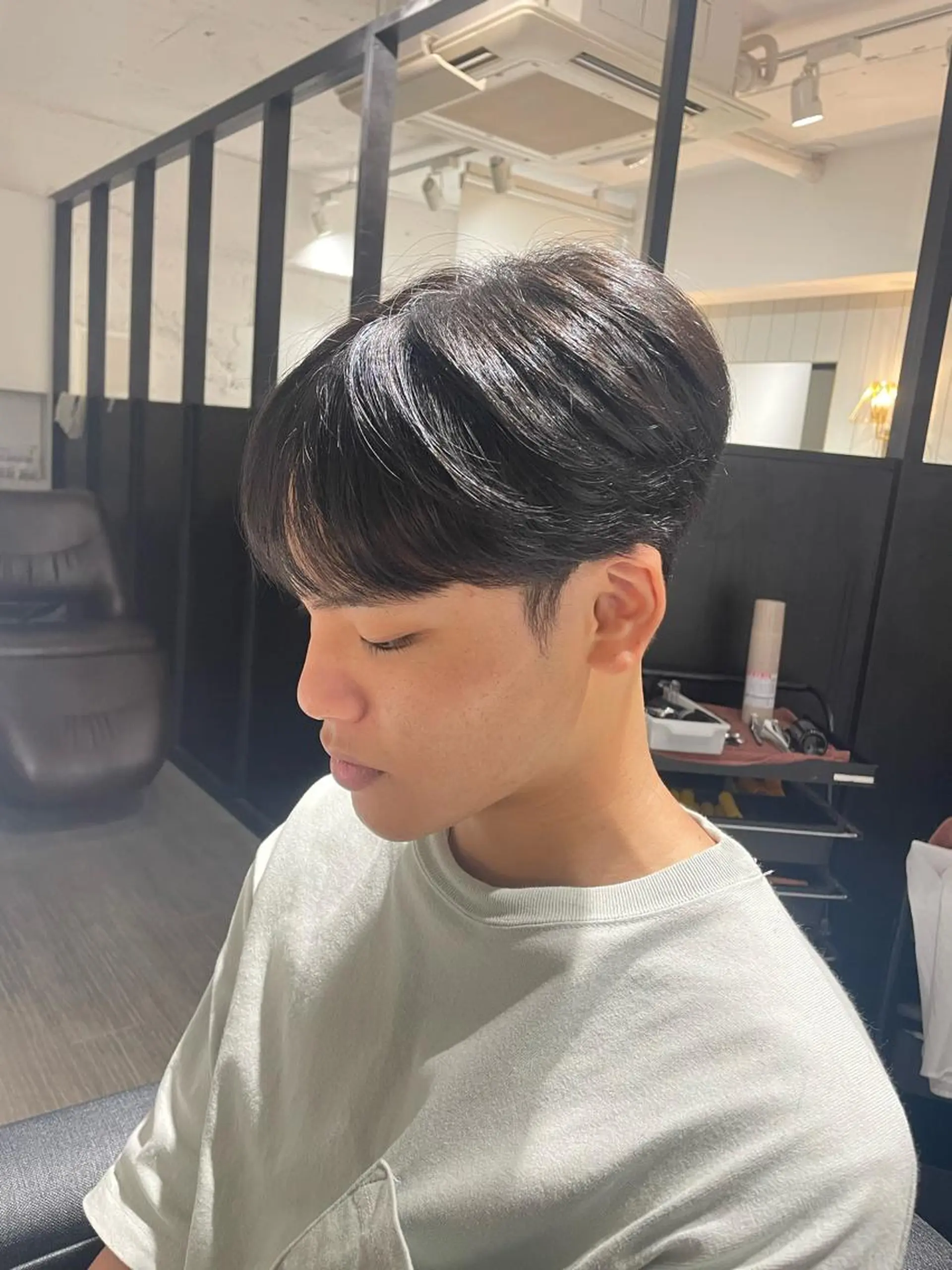 ショート パーマ メンズ センターパート ダウンパーマ カルマパーマ メンズ韓国風 韓国マッシュ カット パーマ key キーのヘアスタイル