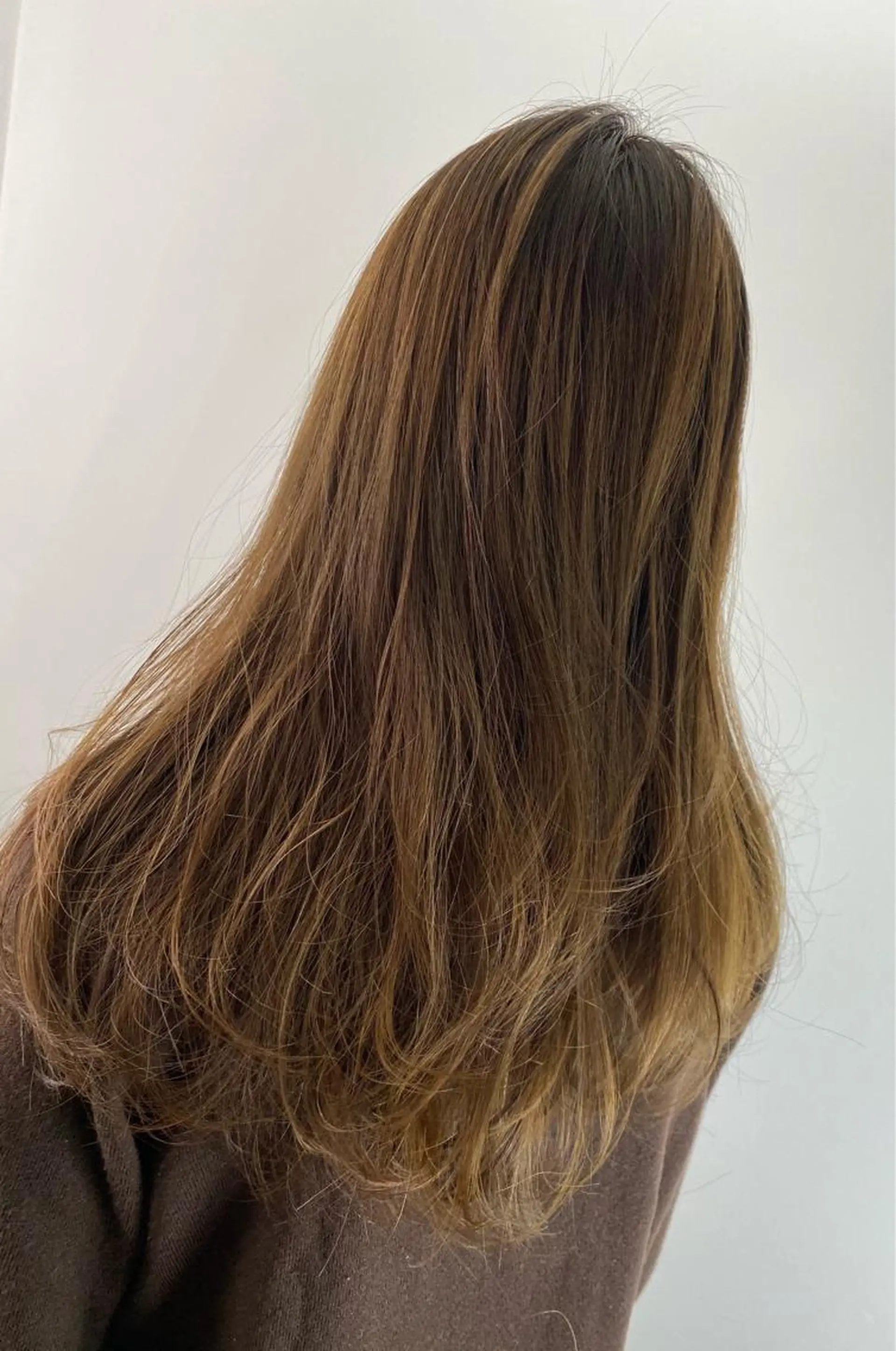 セミロング カラー ベージュカラー salowin梅田茶屋町suite所属・ハイトーンヘア/ 島崎　タクミのヘアスタイル