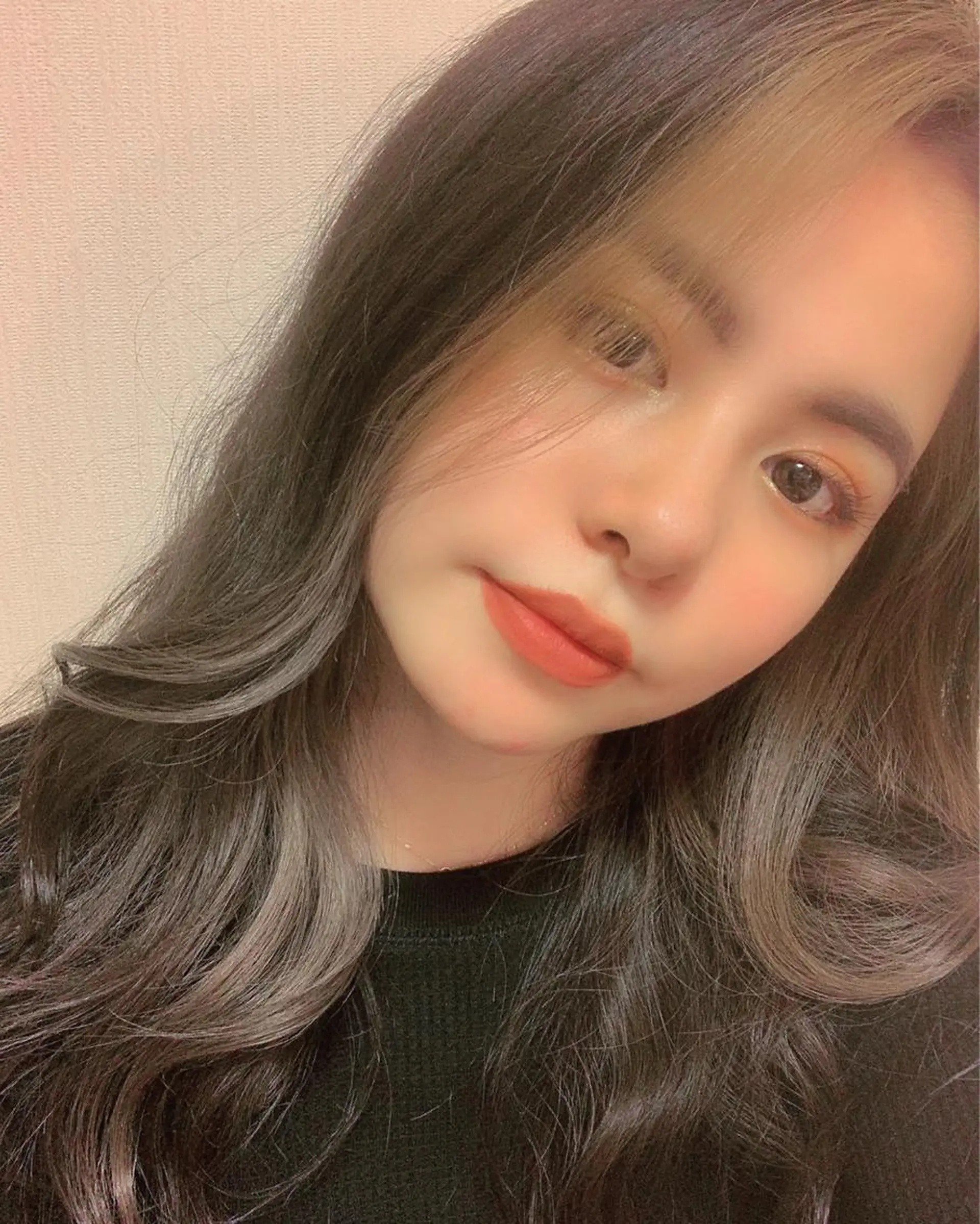 セミロング カラー ブリーチ 外国人風カラー 🌟小顔レイヤー× 赤み消し透明感カラーのヘアスタイル