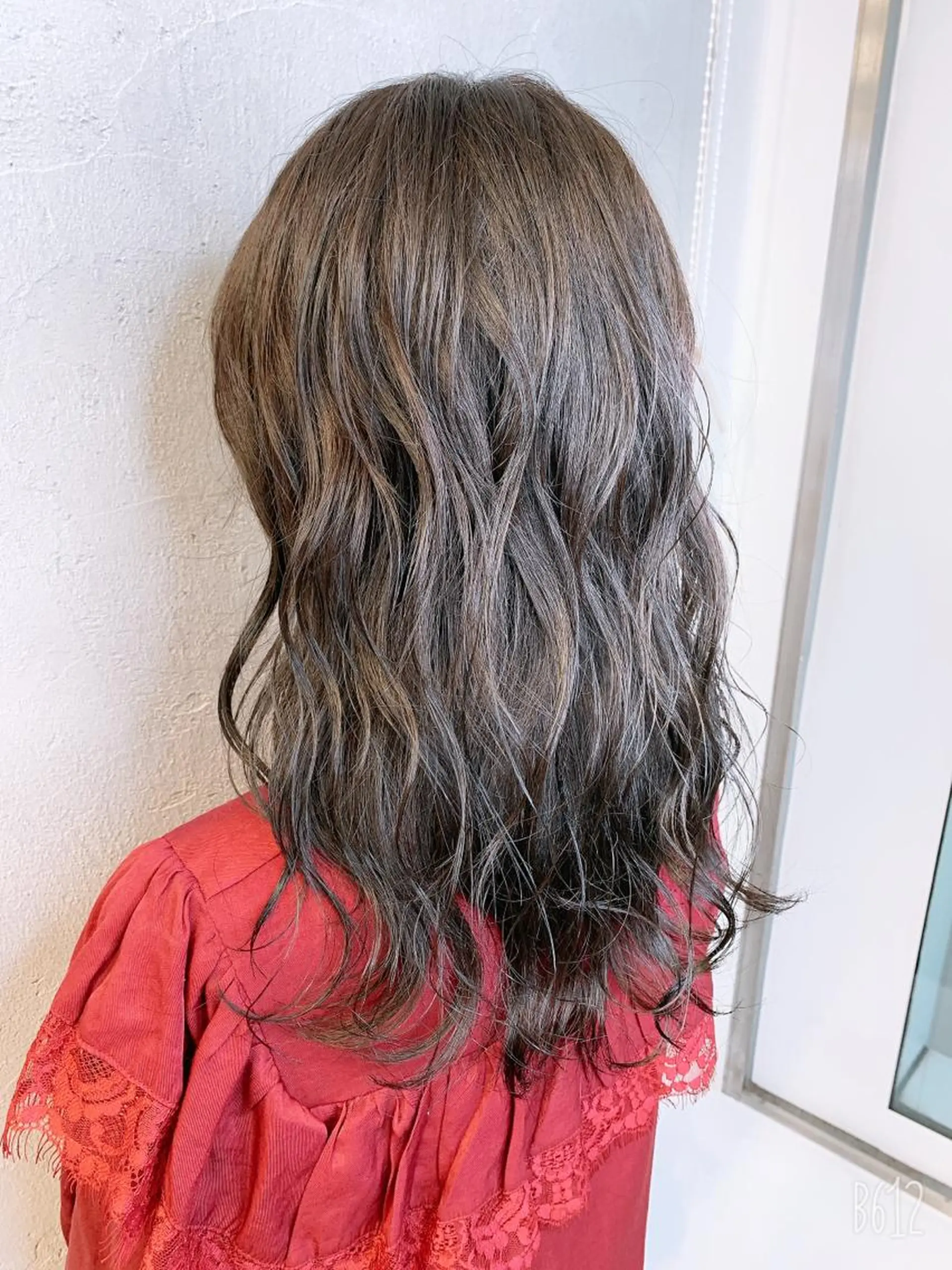 セミロング カラー アディクシーカラー アッシュ アッシュグレー ベージュカラー ブリーチ 前髪顔周りカット 沼田　拓斗のヘアスタイル