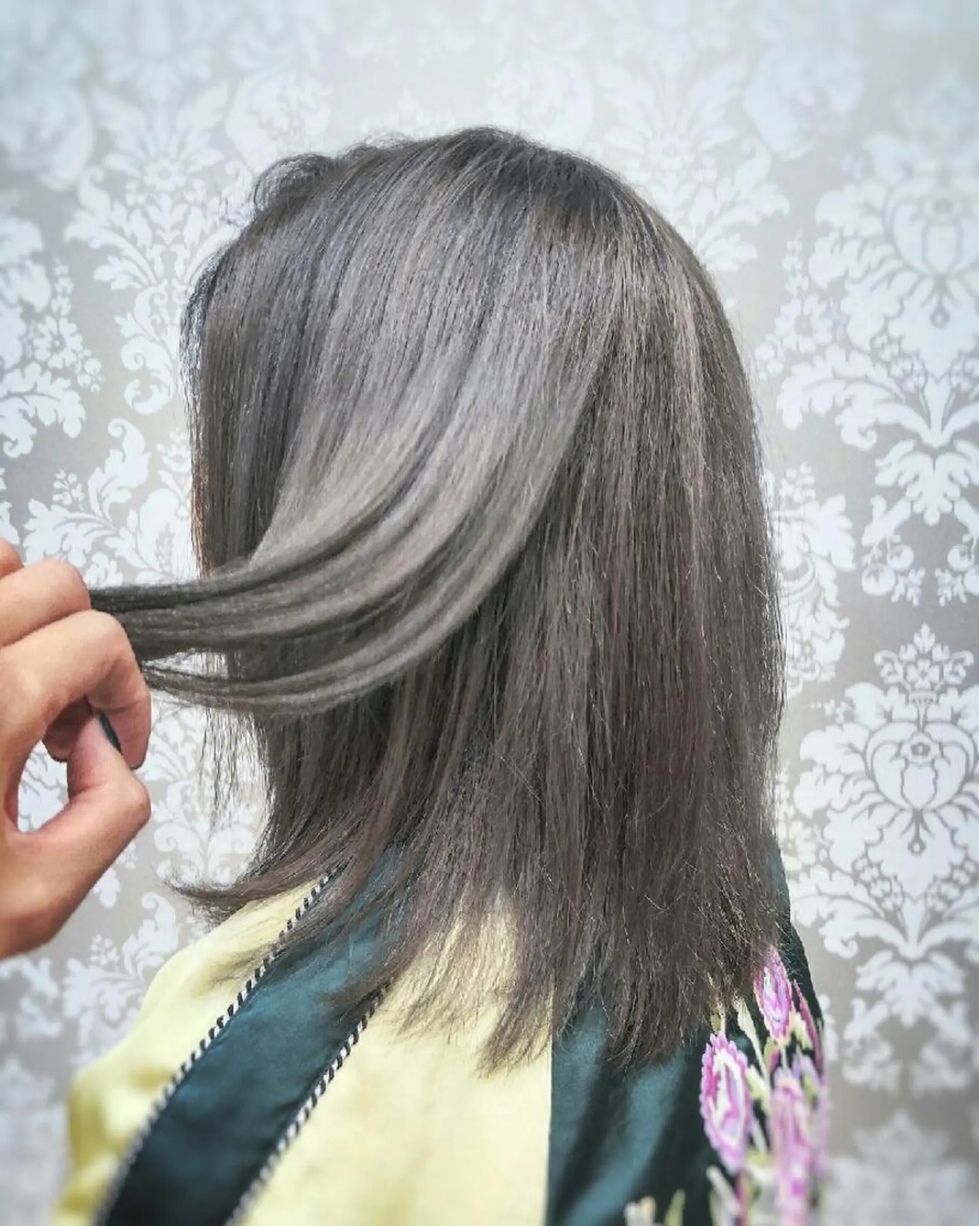 セミロング カラー SaKai Nozomiのヘアスタイル
