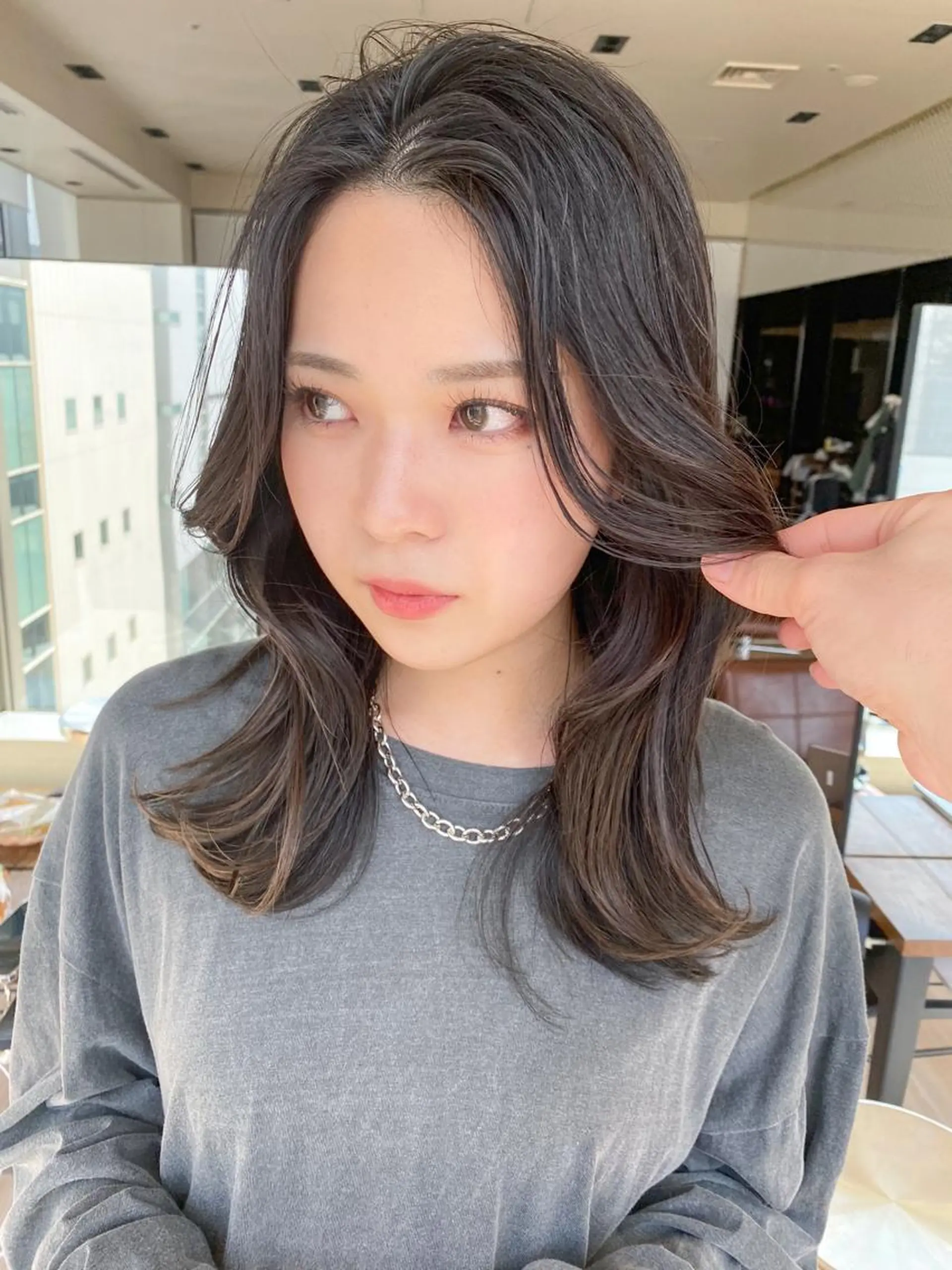 セミロング くびれヘア 顔周りカット 小顔カット トリートメント 【1日2名様限定】 AFLOAT白川雄副のヘアスタイル