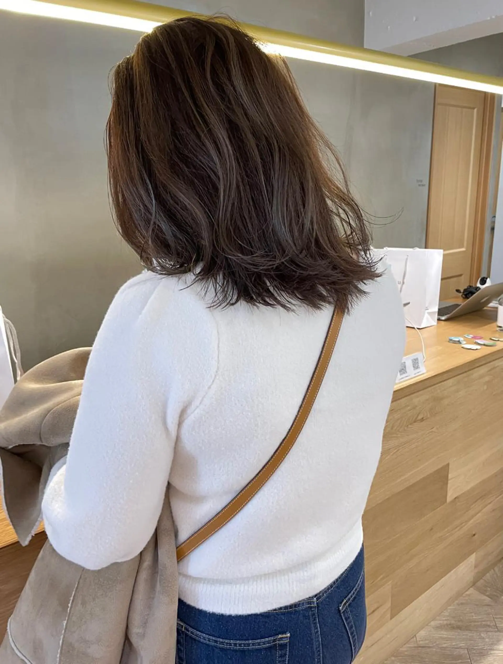 ミディアム カラー ベージュカラー ブリーチ ケアブリーチ ダブルカラー イヤリングカラー センターパート 田形清流のヘアスタイル