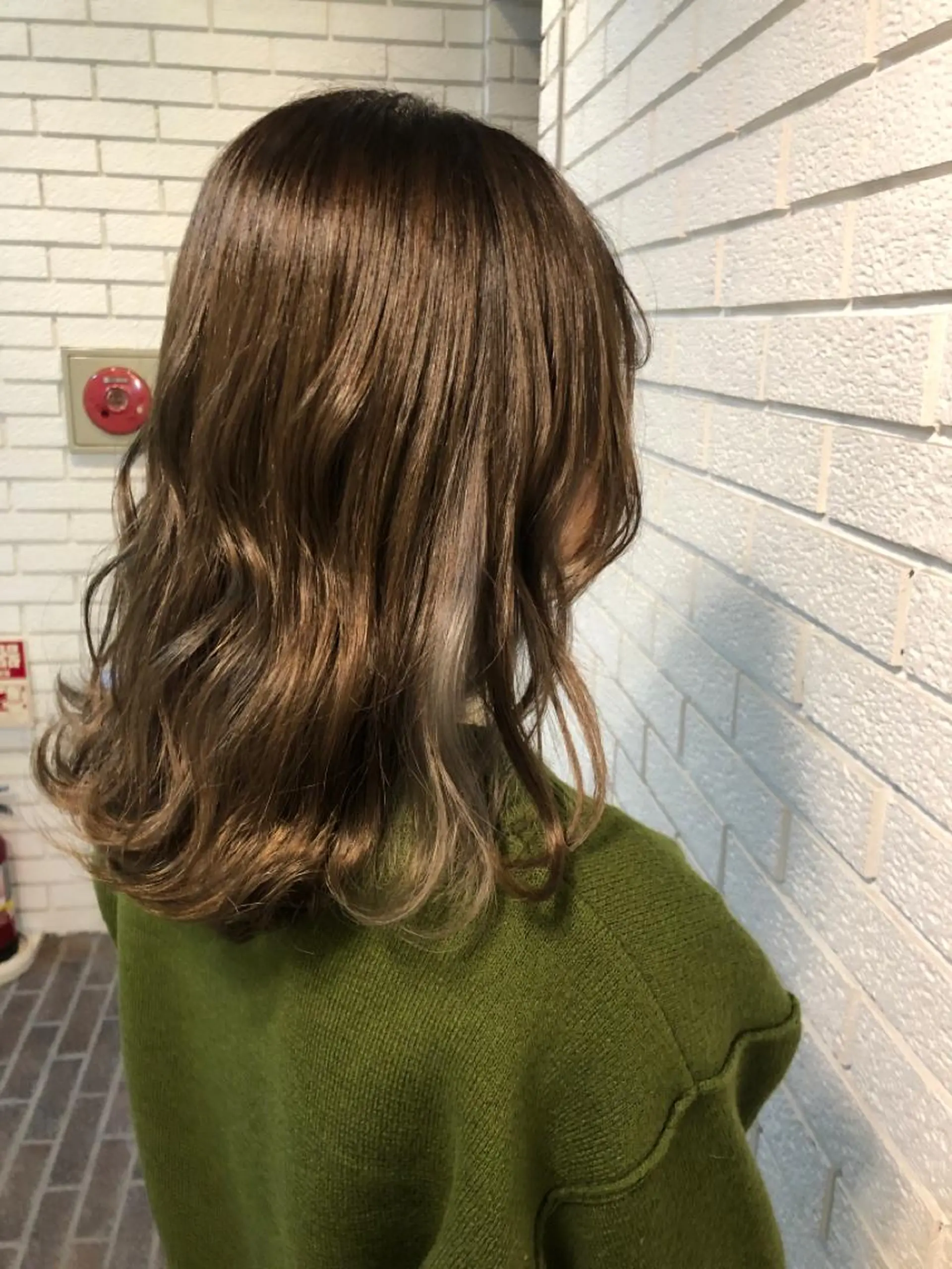 ミディアム 艶カラー🩵💛 NANAのヘアスタイル