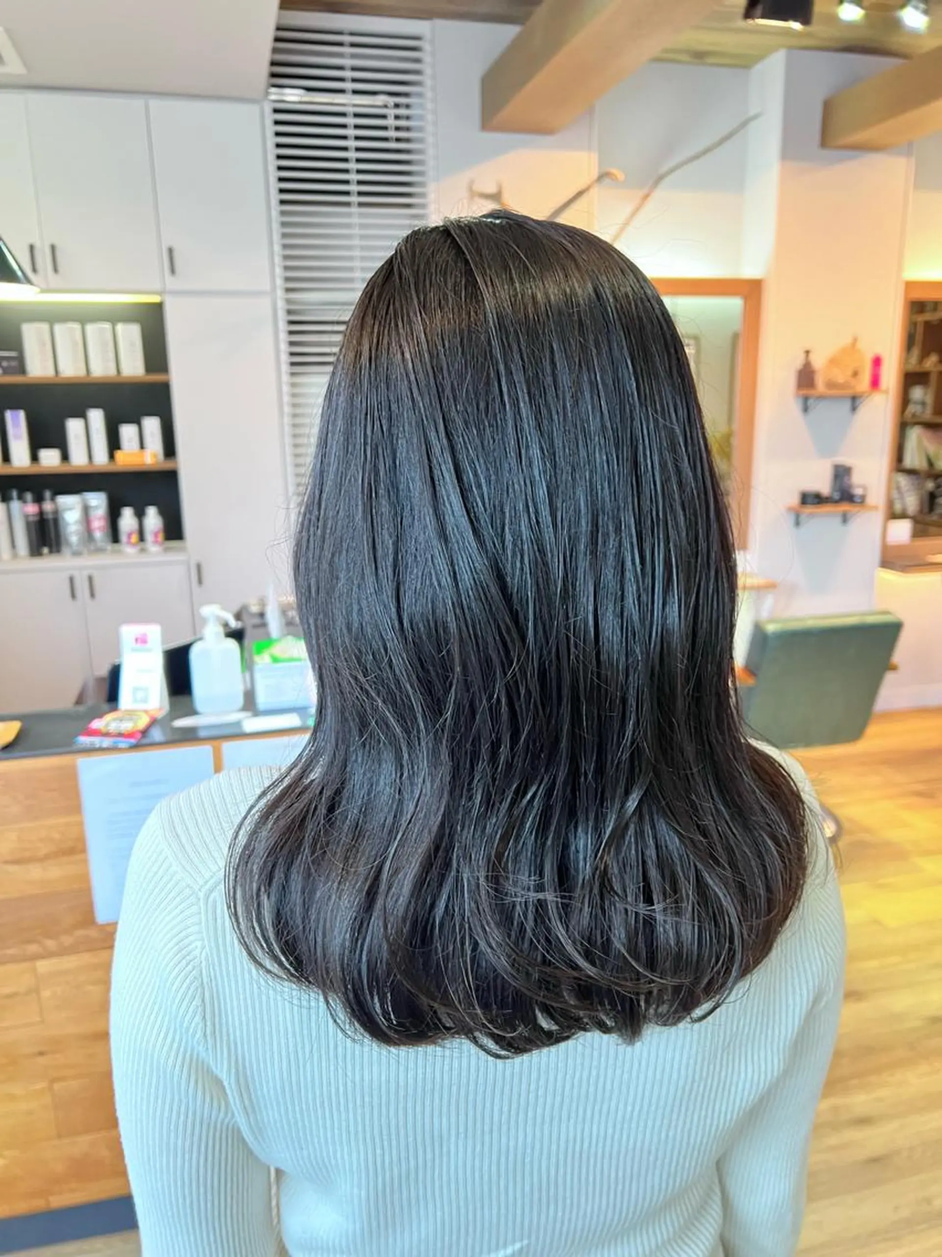 ロング カラー アッシュ アッシュグレー ヘアカラー トリートメント ツキダテ ユイのヘアスタイル