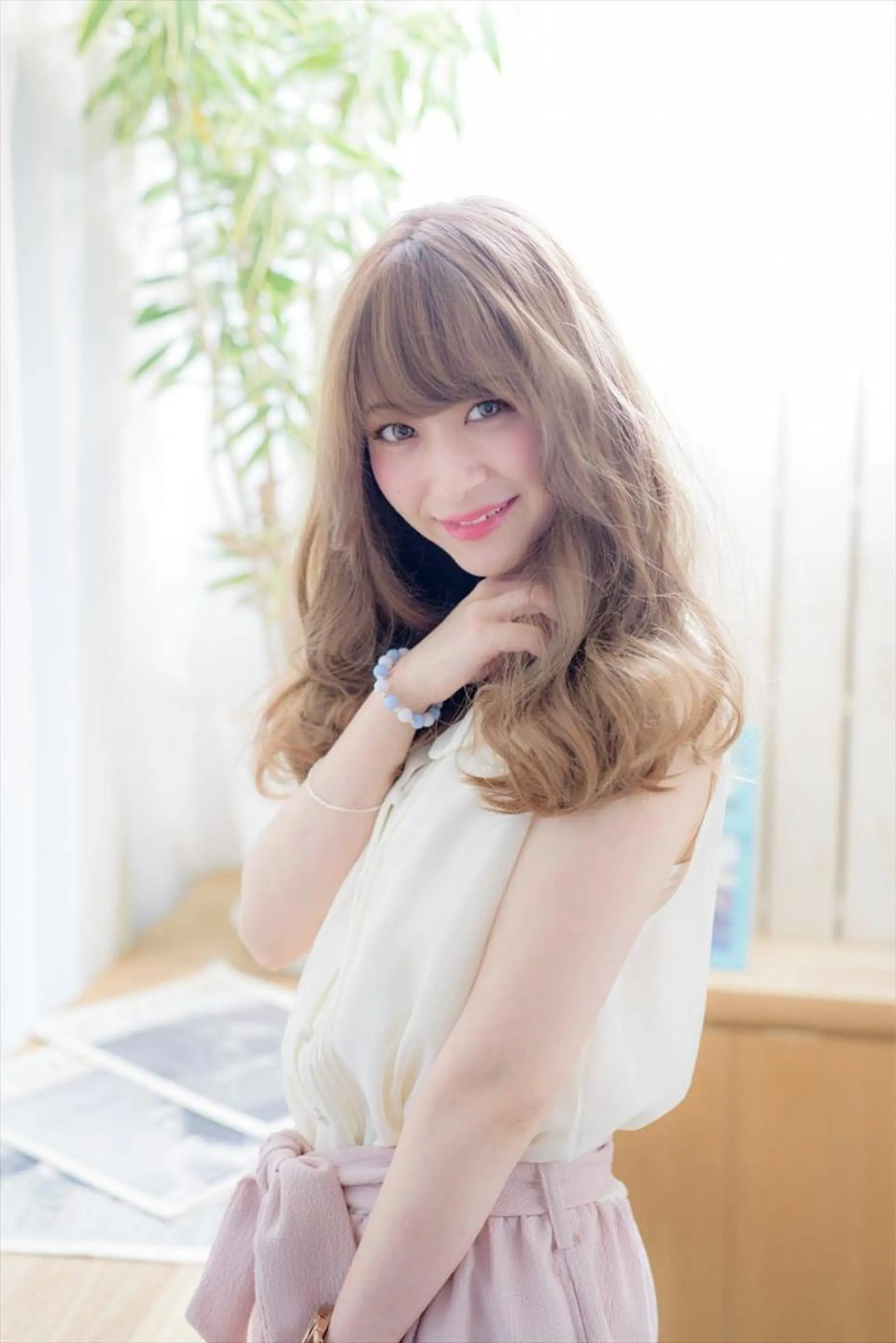 ロング カラー アディクシーカラー ベージュカラー 黒髪 ブリーチ ブルーカラー カット ヘアカラー トリートメント 成城美容室 YOSHIMURAのヘアスタイル