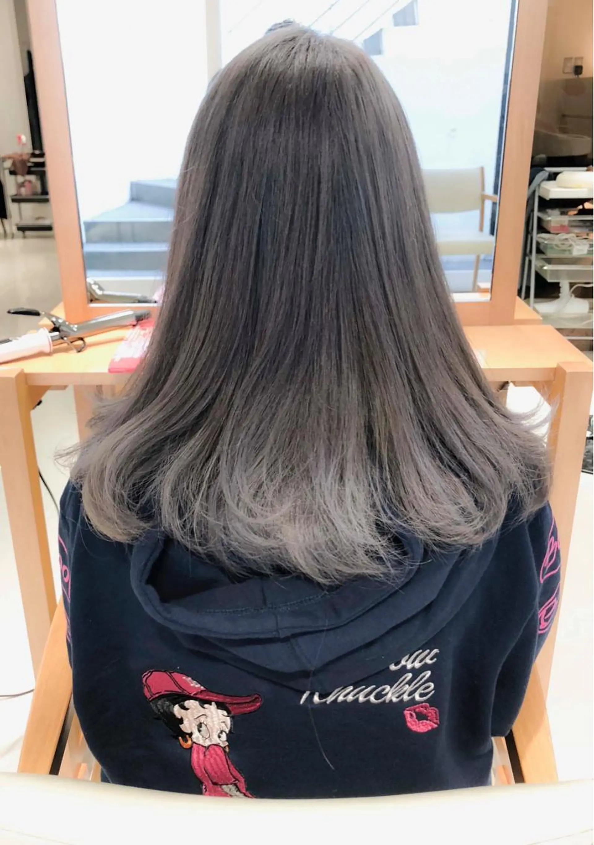 セミロング カラー アッシュ アッシュグレー ヘアカラー トリートメント Days 透明感カラーのヘアスタイル