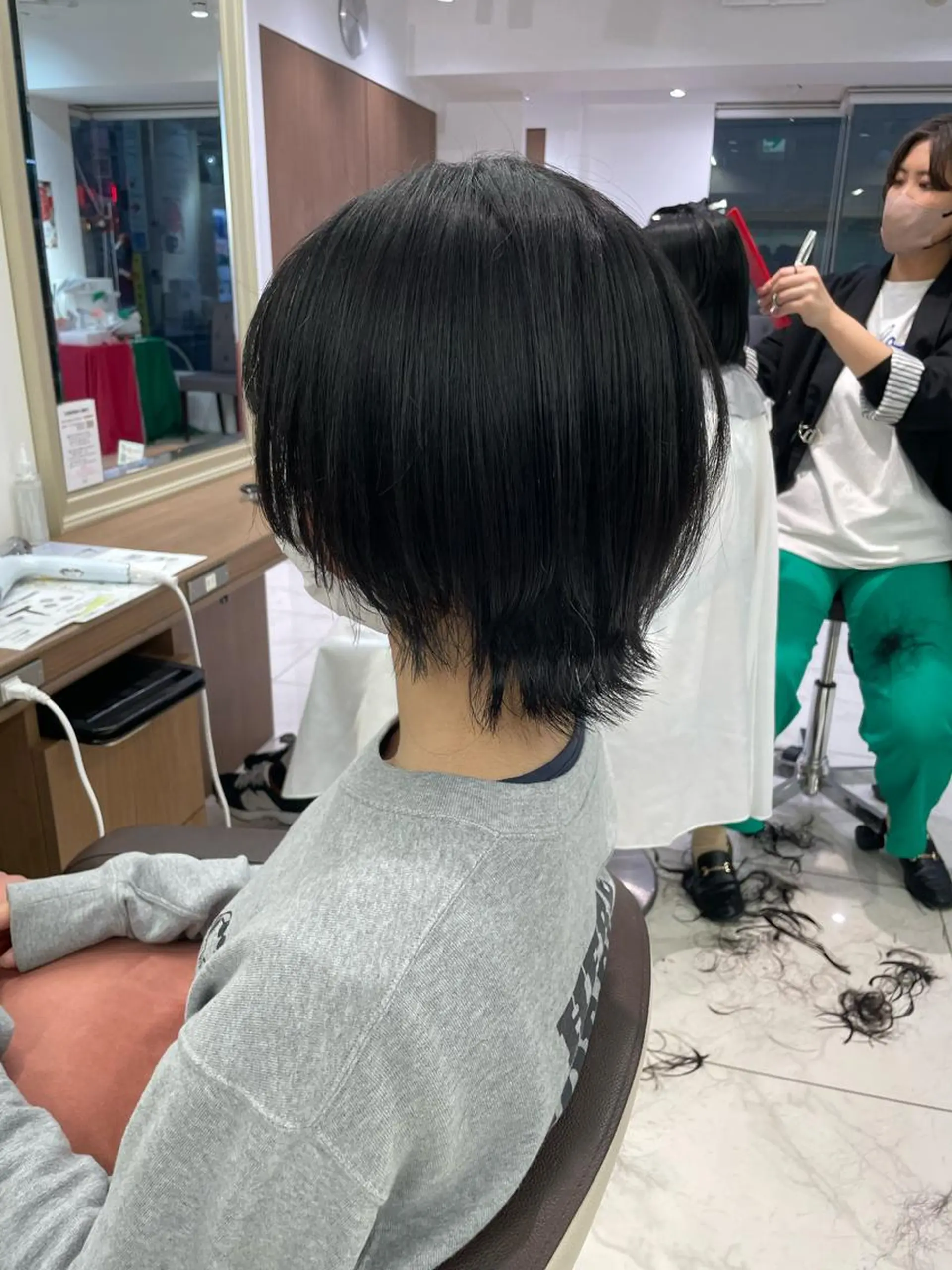 ミディアム 渡部凌我 小顔ウルフ ハイトーンカラーのヘアスタイル