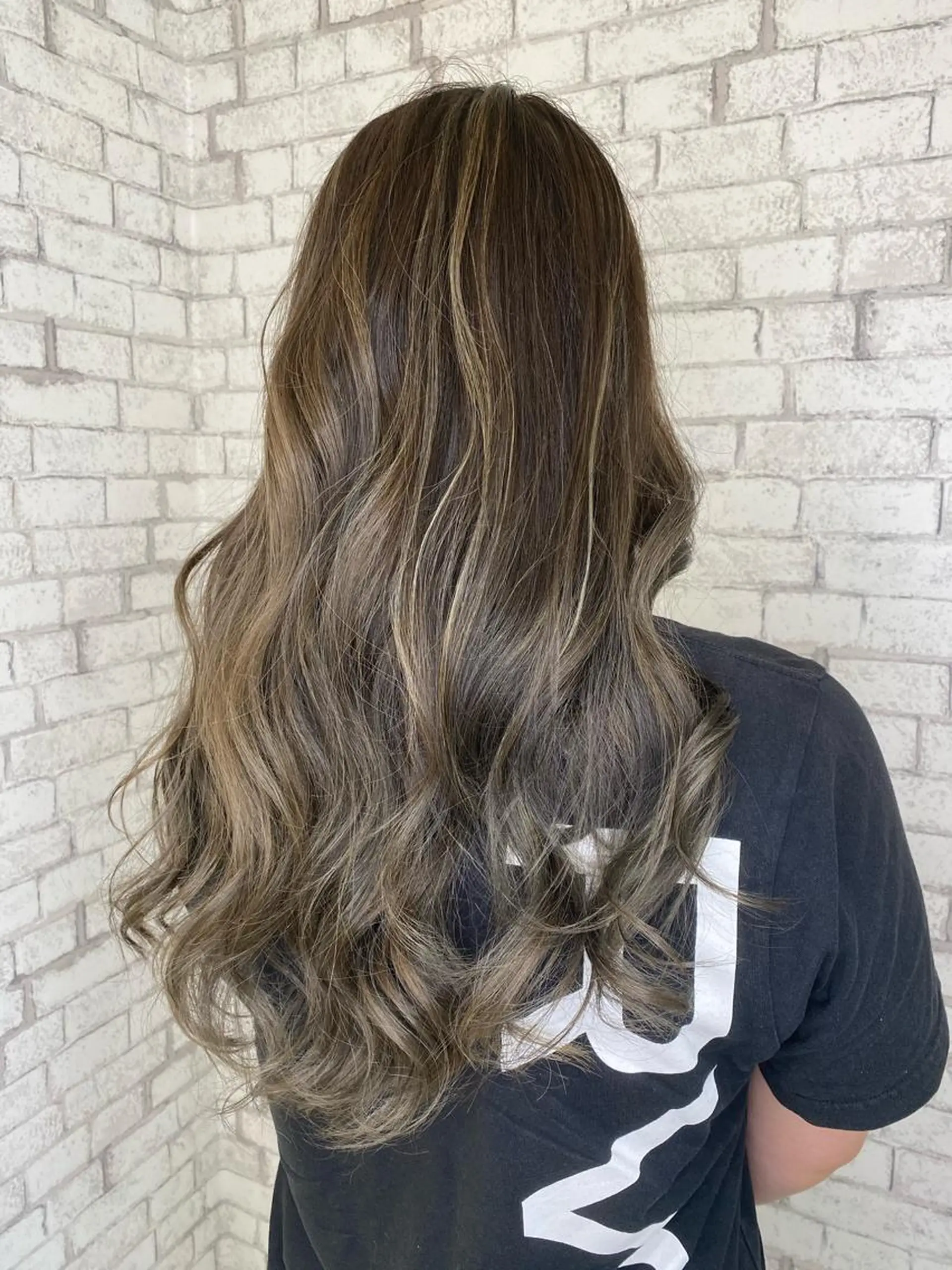 ロング カラー グレージュ ハイライトカラー ハイライト ヘアカラー 透明感カラー 松田晃代のヘアスタイル