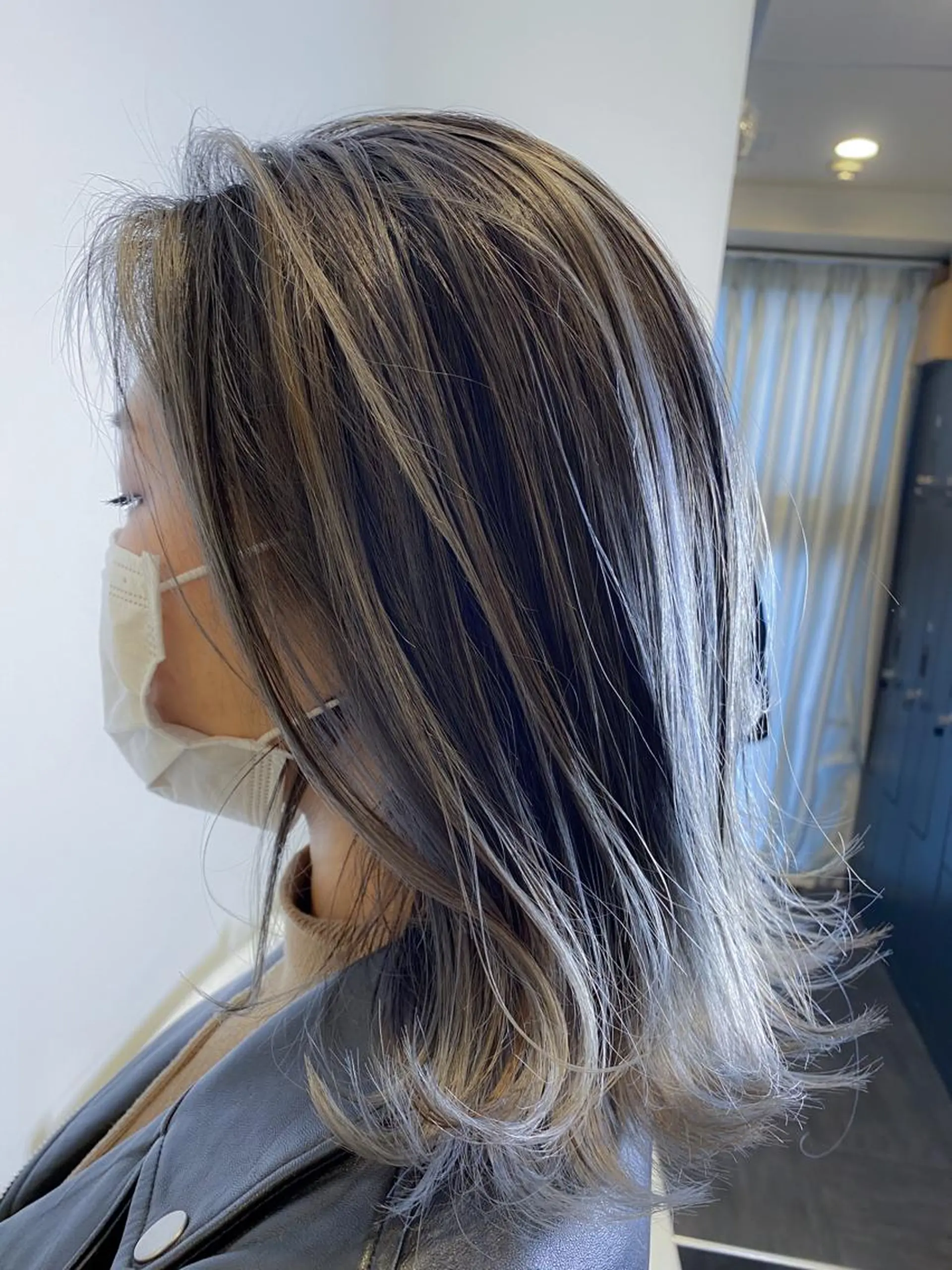 ミディアム ミディアムレイヤー レイヤーカット ハイライト/ブリーチ バレイヤージュ関佳祐のヘアスタイル