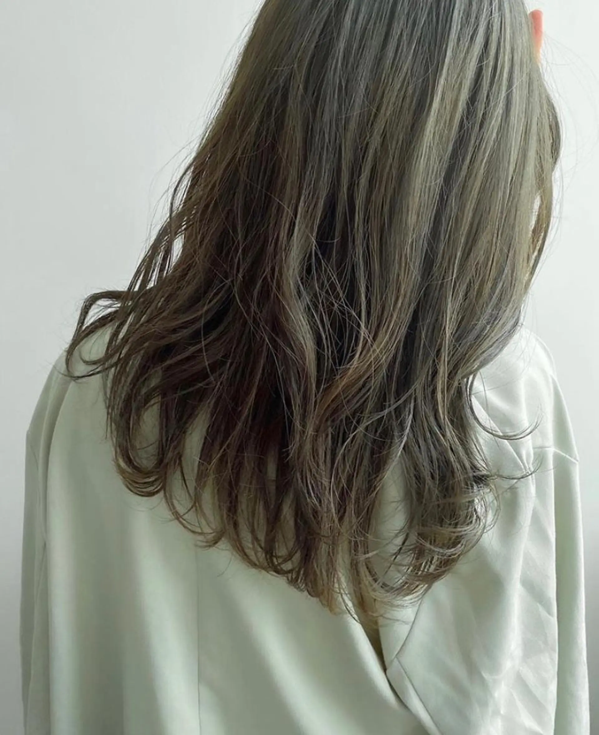 ロング カラー 藤井 貴美子のヘアスタイル